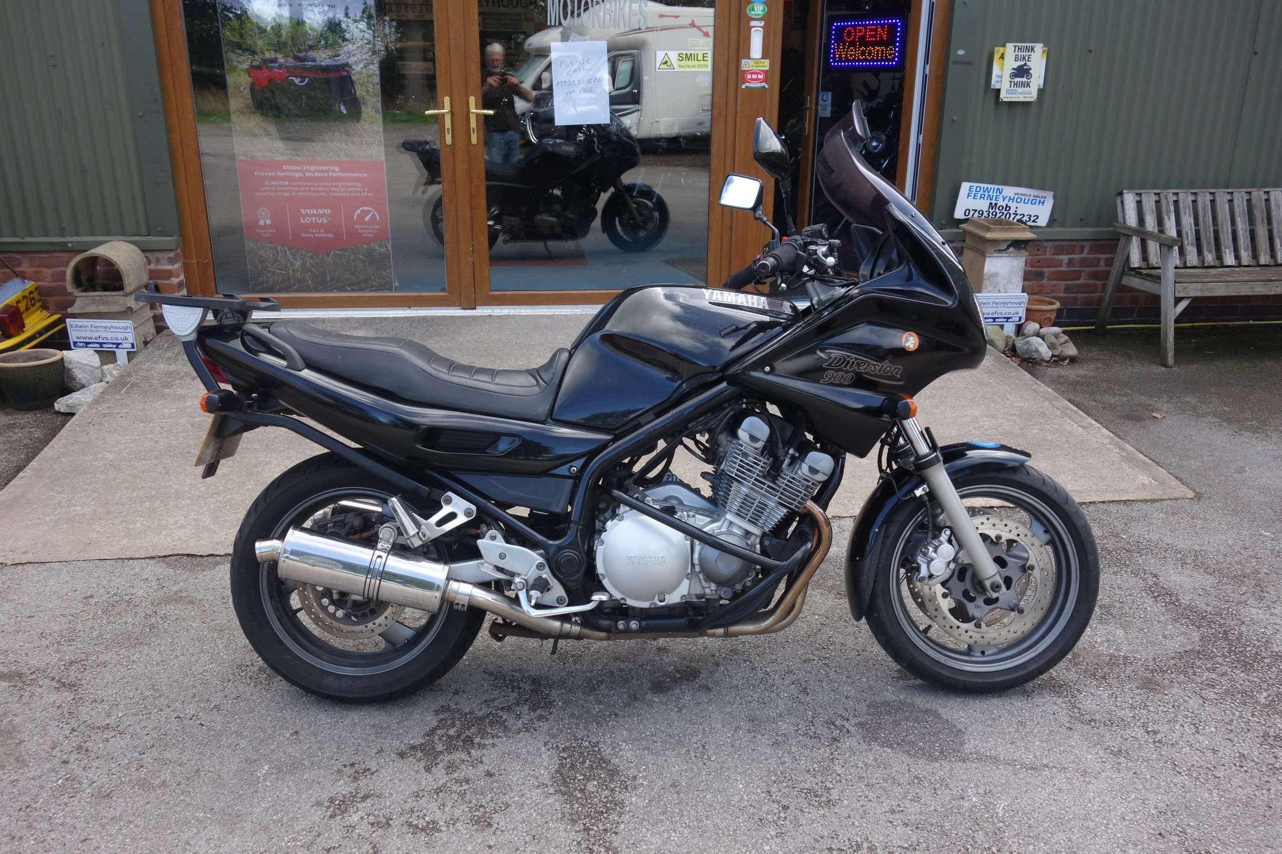 A 2001 YAMAHA XJ 900 Diversion A 2001 YAMAHA XJ 900 Diversion