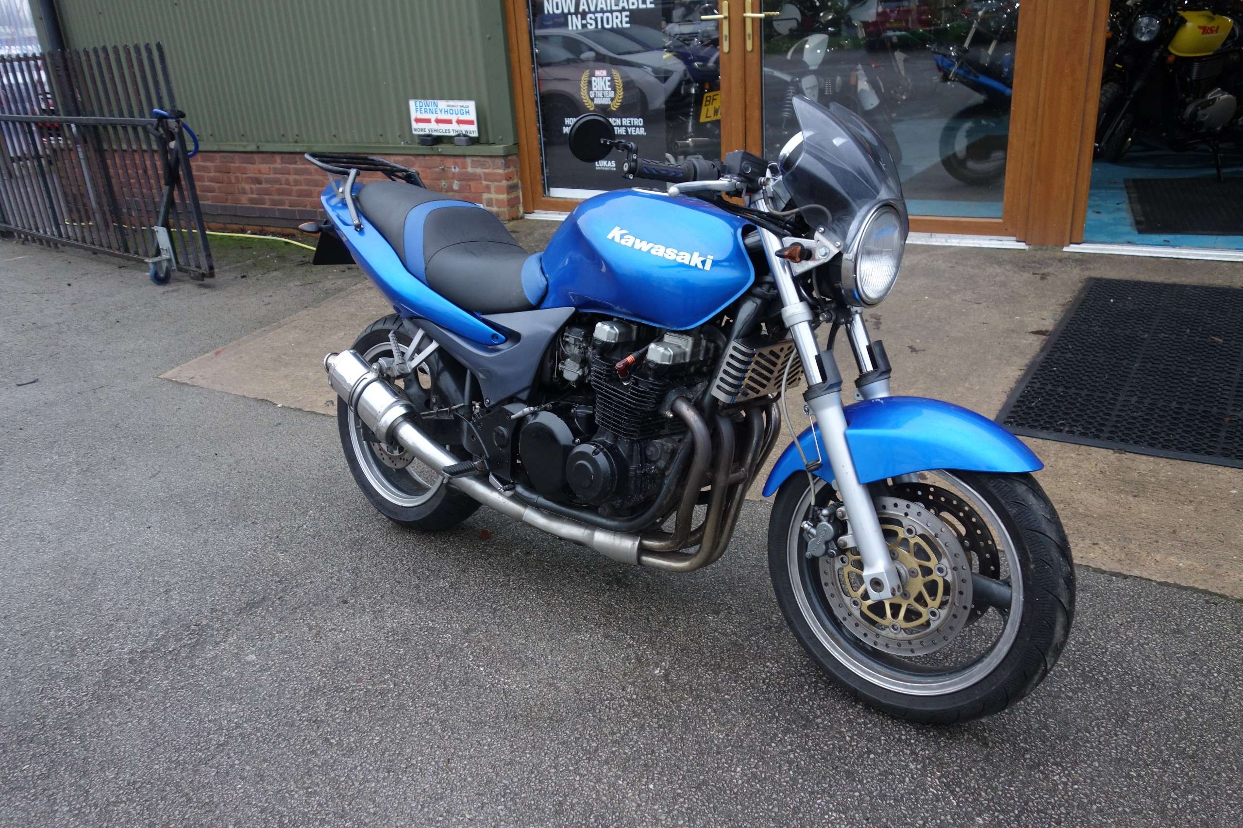 A 1999 KAWASAKI ZR 750-F1 A 1999 KAWASAKI ZR 750-F1