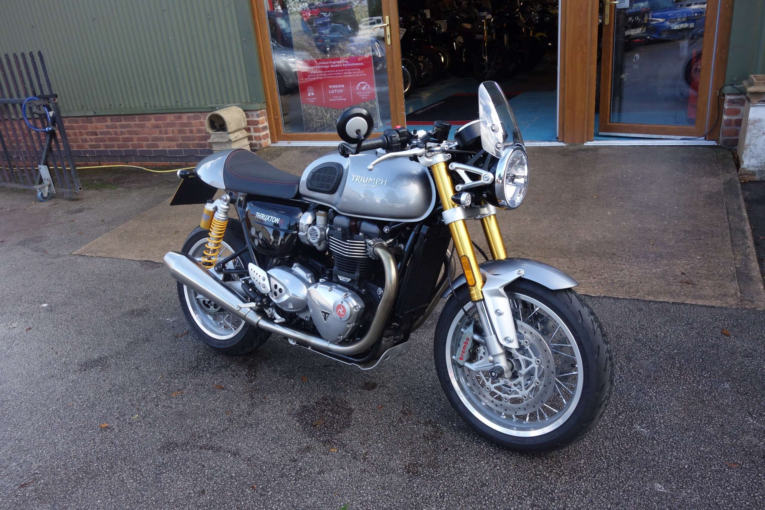 A 2017 TRIUMPH THRUXTON 1200 Roadster/Retro Petrol Manual Euro 4 (98 ps) A 2017 TRIUMPH THRUXTON 1200 Roadster/Retro Petrol Manual Euro 4 (98 ps)