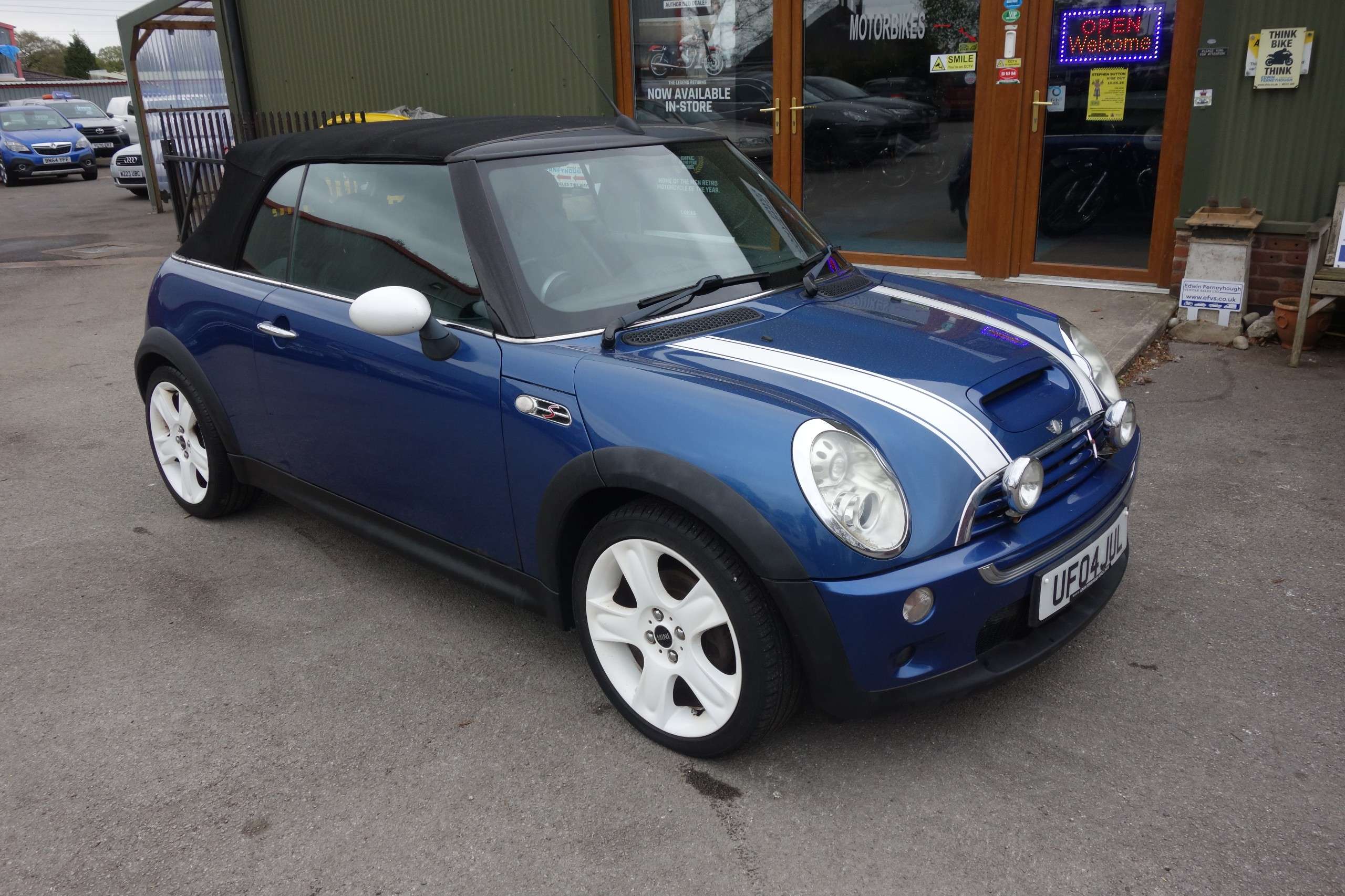 A 2007 MINI CONVERTIBLE 1.6 Cooper S Convertible 2dr Petrol Manual Euro 4 (163 bhp) A 2007 MINI CONVERTIBLE 1.6 Cooper S Convertible 2dr Petrol Manual Euro 4 (163 bhp)
