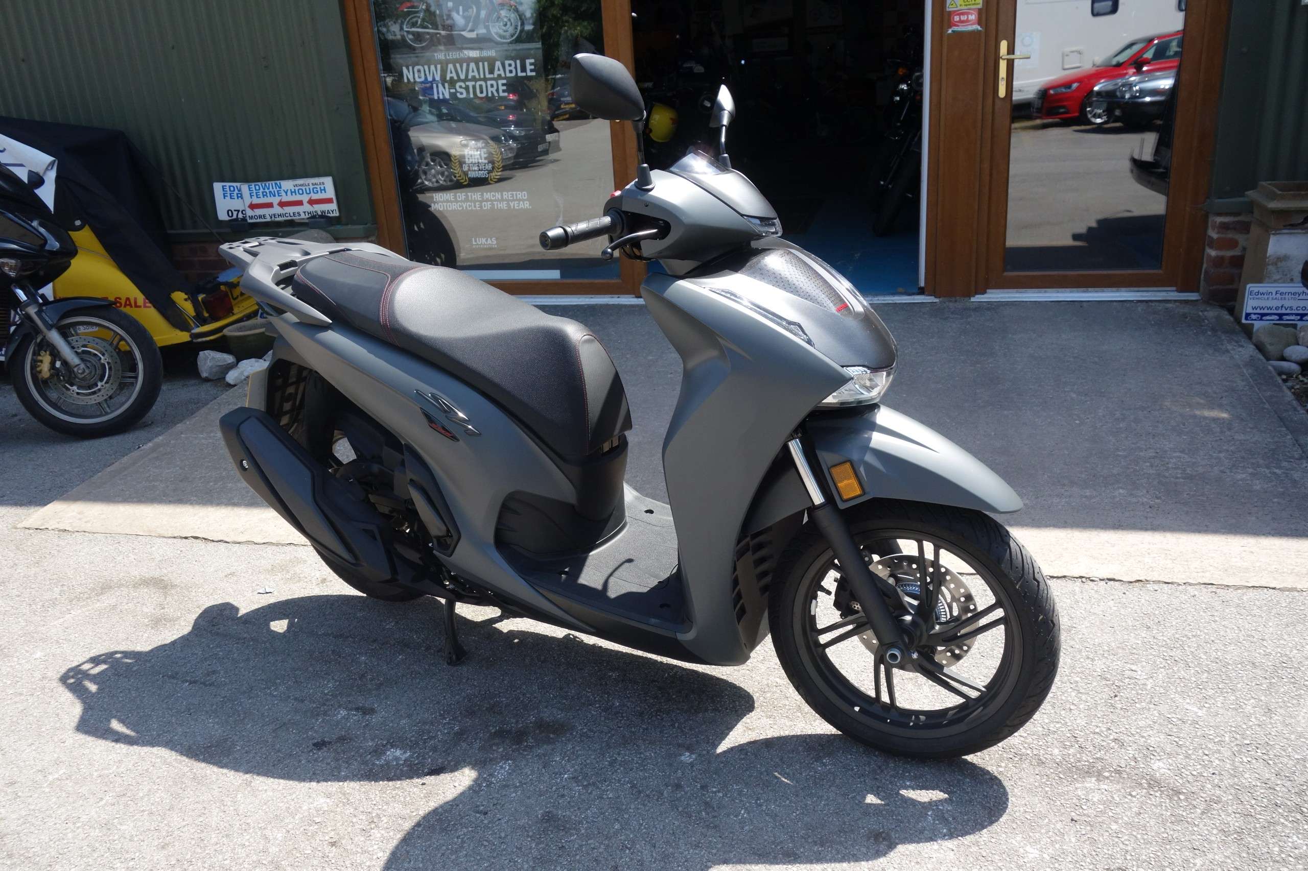 A 2025 HONDA SH 350 Scooter Petrol CVT V-Belt Euro 5 (29 ps) A 2025 HONDA SH 350 Scooter Petrol CVT V-Belt Euro 5 (29 ps)
