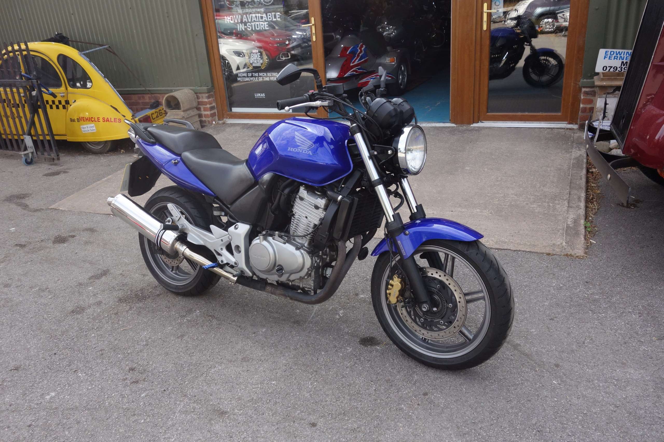 A 2005 HONDA CBF 500 A-4 A 2005 HONDA CBF 500 A-4
