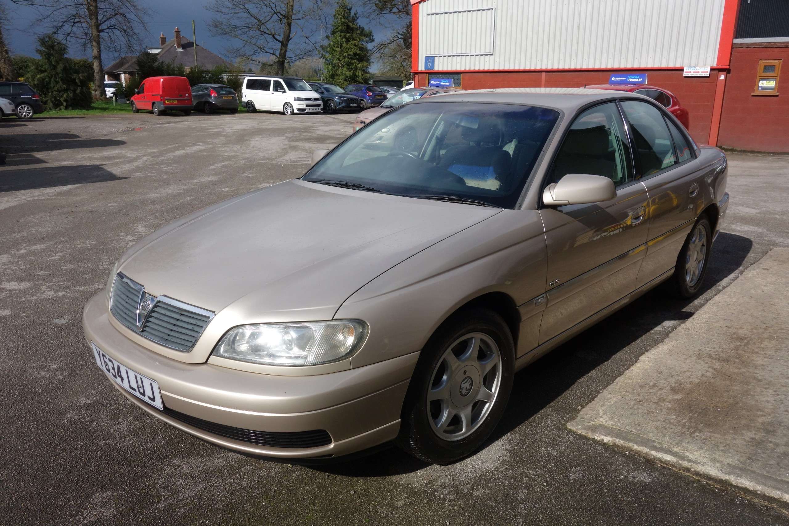 A 2001 VAUXHALL OMEGA 2.2i 16v GLS Saloon 4dr Petrol Automatic (243 g/km, 142 bhp) A 2001 VAUXHALL OMEGA 2.2i 16v GLS Saloon 4dr Petrol Automatic (243 g/km, 142 bhp)