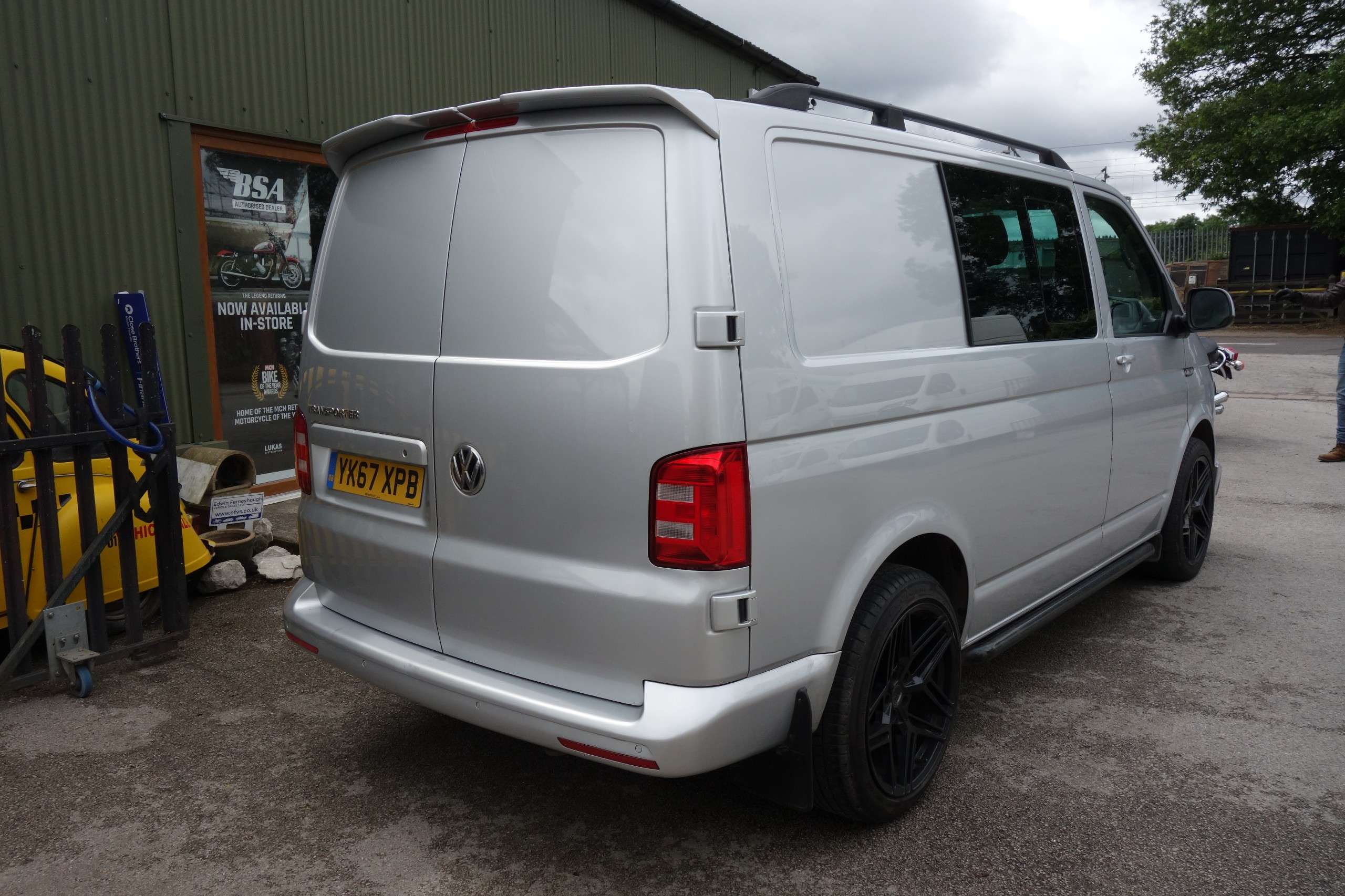 A 2017 VOLKSWAGEN TRANSPORTER 2.0 TDI T32 BlueMotion Tech Trendline Kombi Double Cab 5dr Diesel Manual FWD SWB Euro 6 (s/s) (150 ps) A 2017 VOLKSWAGEN TRANSPORTER 2.0 TDI T32 BlueMotion Tech Trendline Kombi Double Cab 5dr Diesel Manual FWD SWB Euro 6 (s/s) (150 ps)