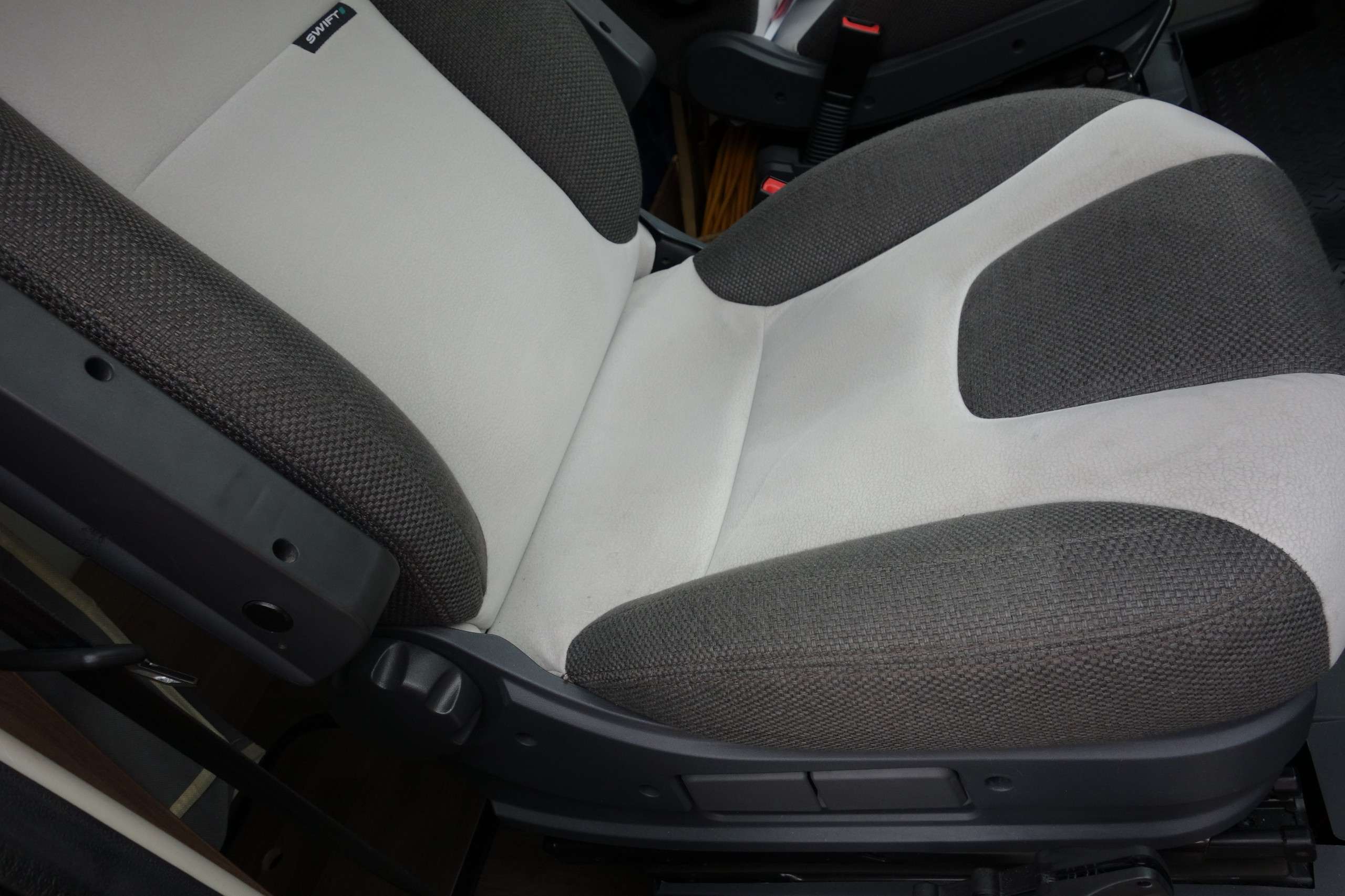 A 2017 SWIFT RIO 340 2 Berth A 2017 SWIFT RIO 340 2 Berth