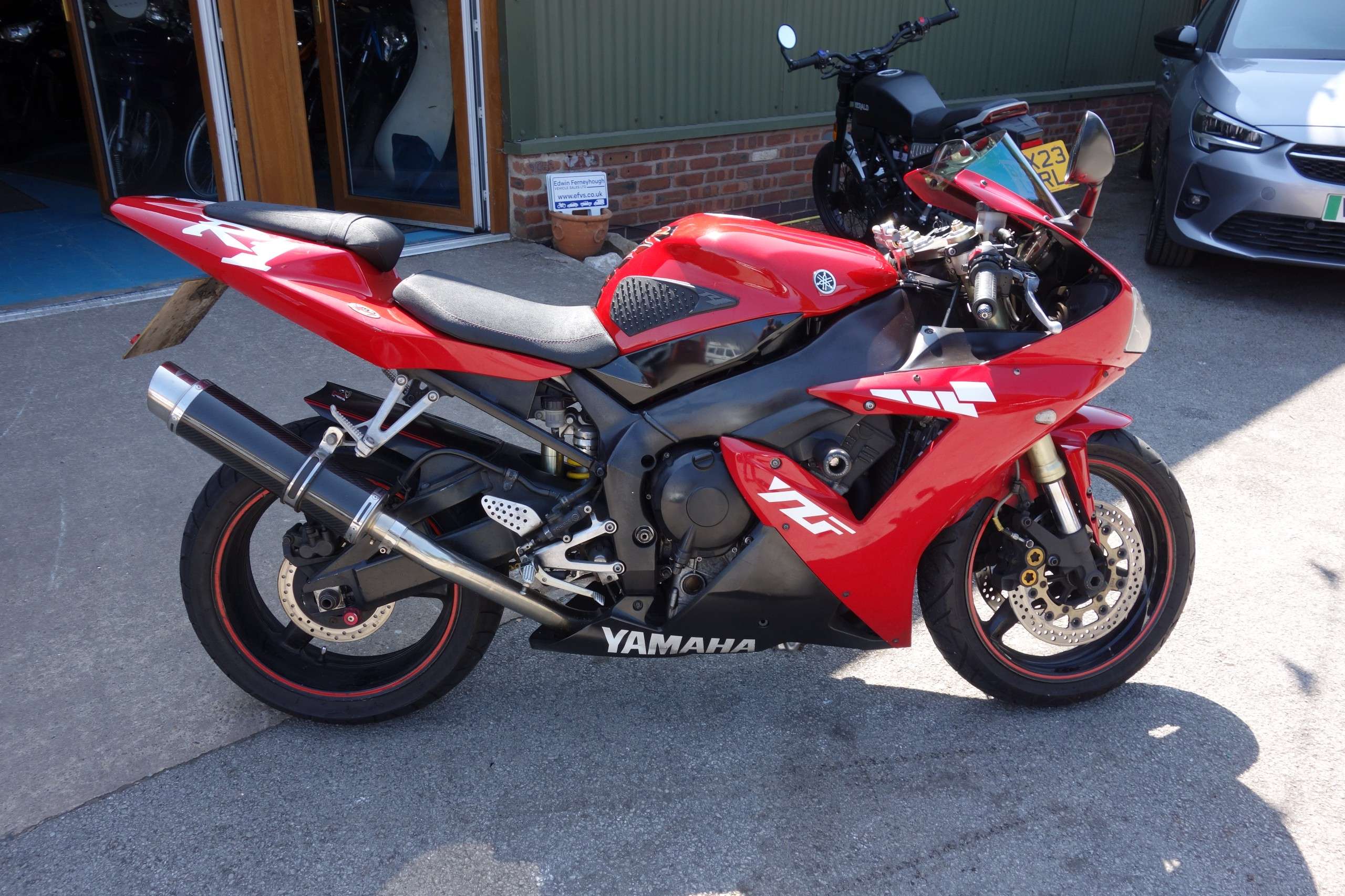 2002 YAMAHA YZF-R1 2002 YAMAHA YZF-R1