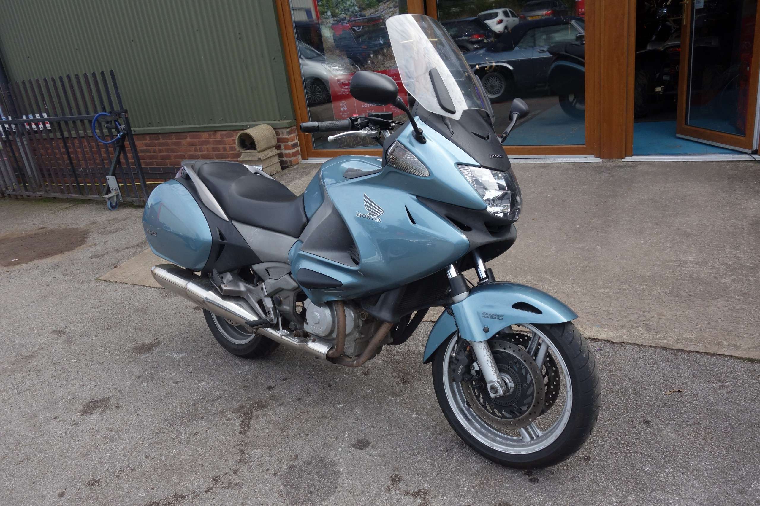 A 2006 HONDA NT Deauville 700 Tourer Petrol Manual Euro 3 (65 ps) A 2006 HONDA NT Deauville 700 Tourer Petrol Manual Euro 3 (65 ps)