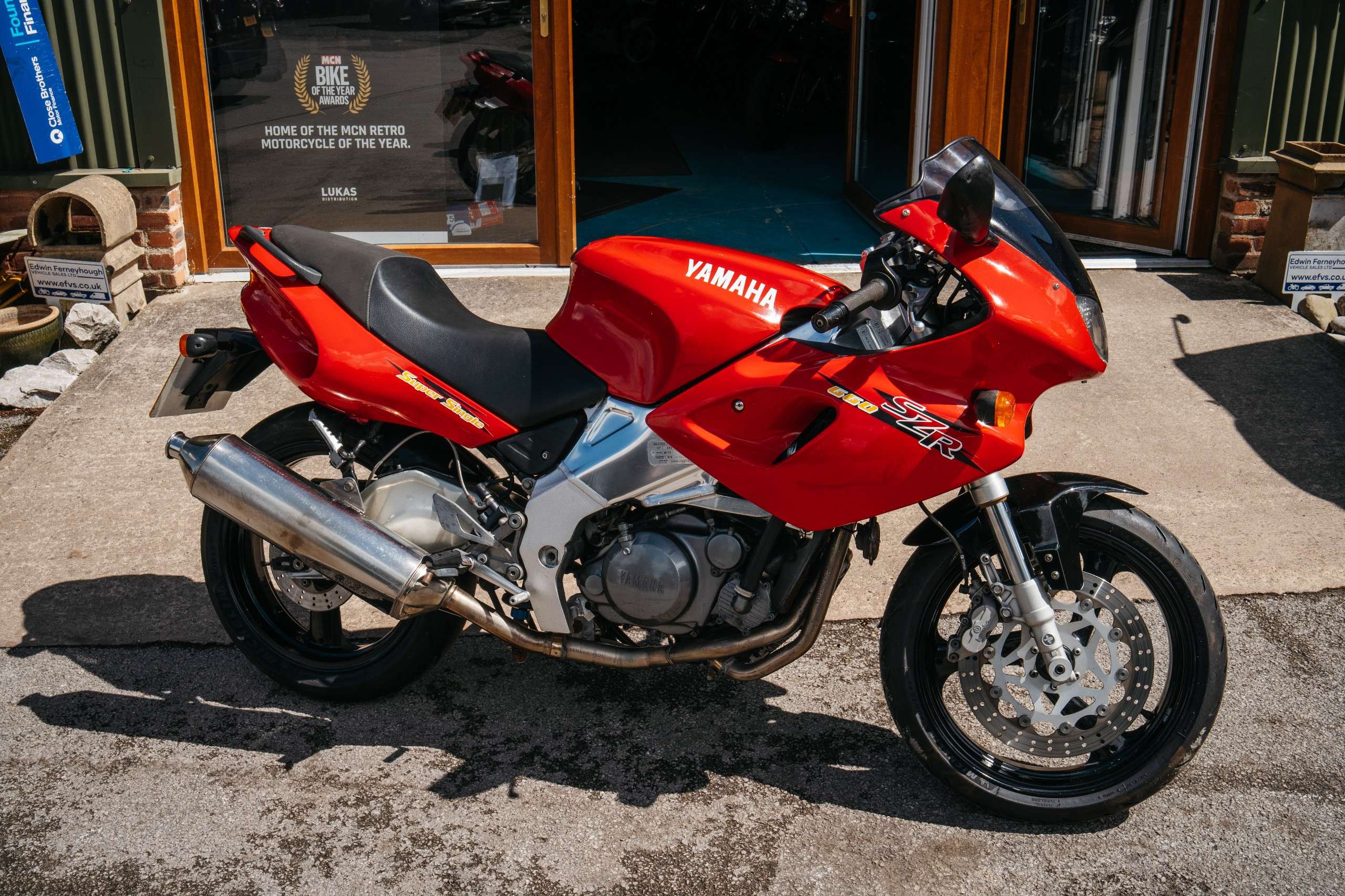 A 1997 YAMAHA SZR 660 A 1997 YAMAHA SZR 660