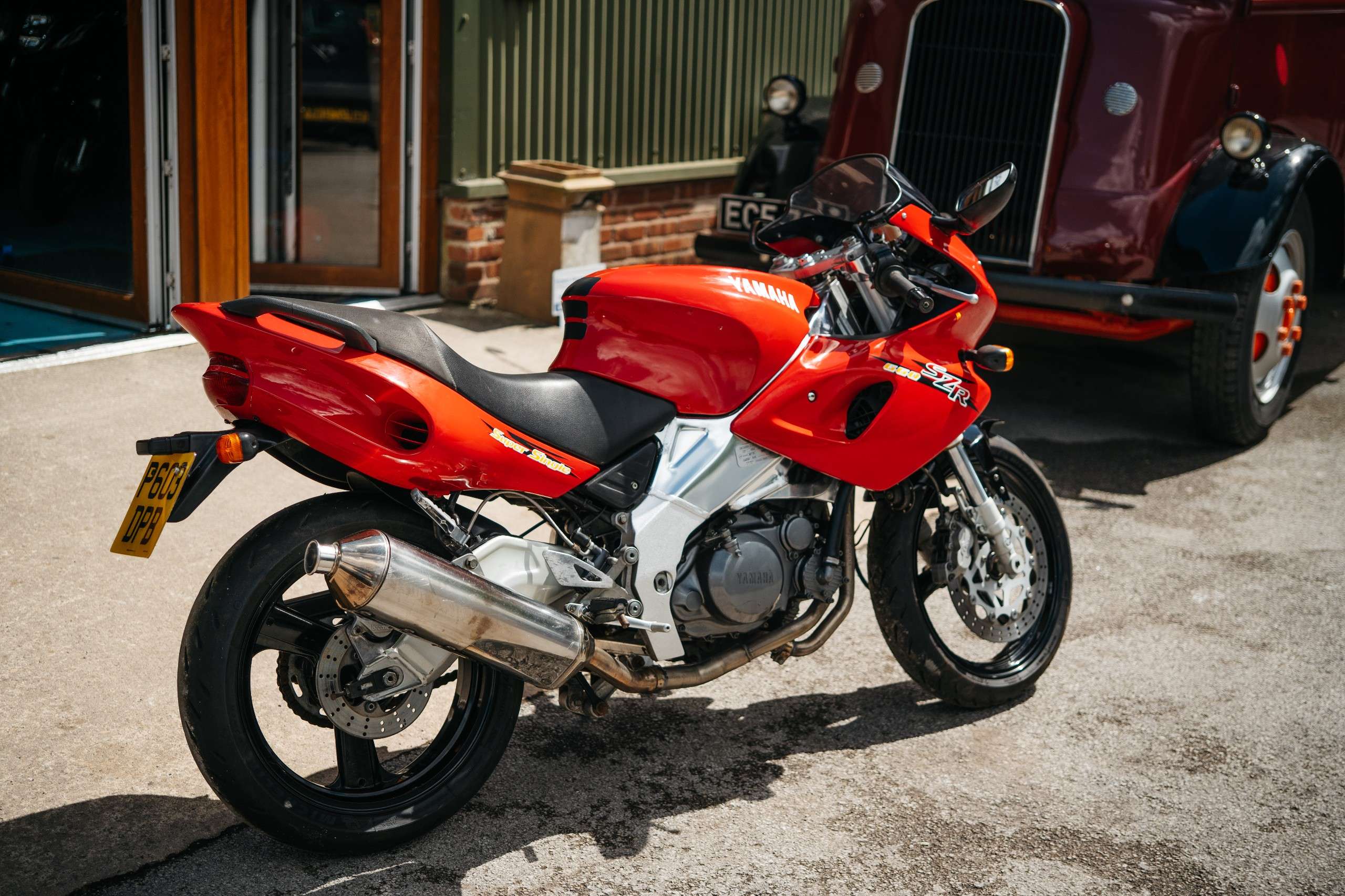 A 1997 YAMAHA SZR 660 A 1997 YAMAHA SZR 660