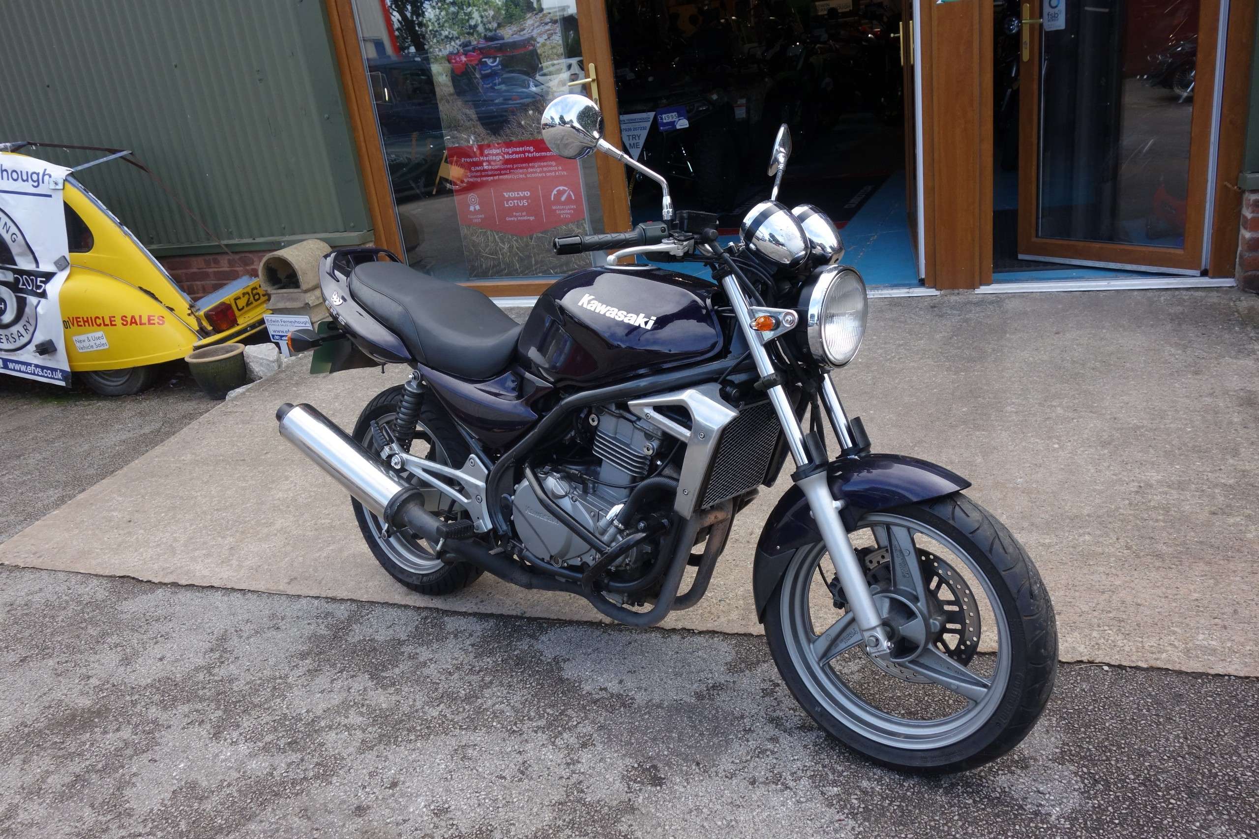 A 2002 KAWASAKI ER-5 500 Naked Petrol Manual A 2002 KAWASAKI ER-5 500 Naked Petrol Manual