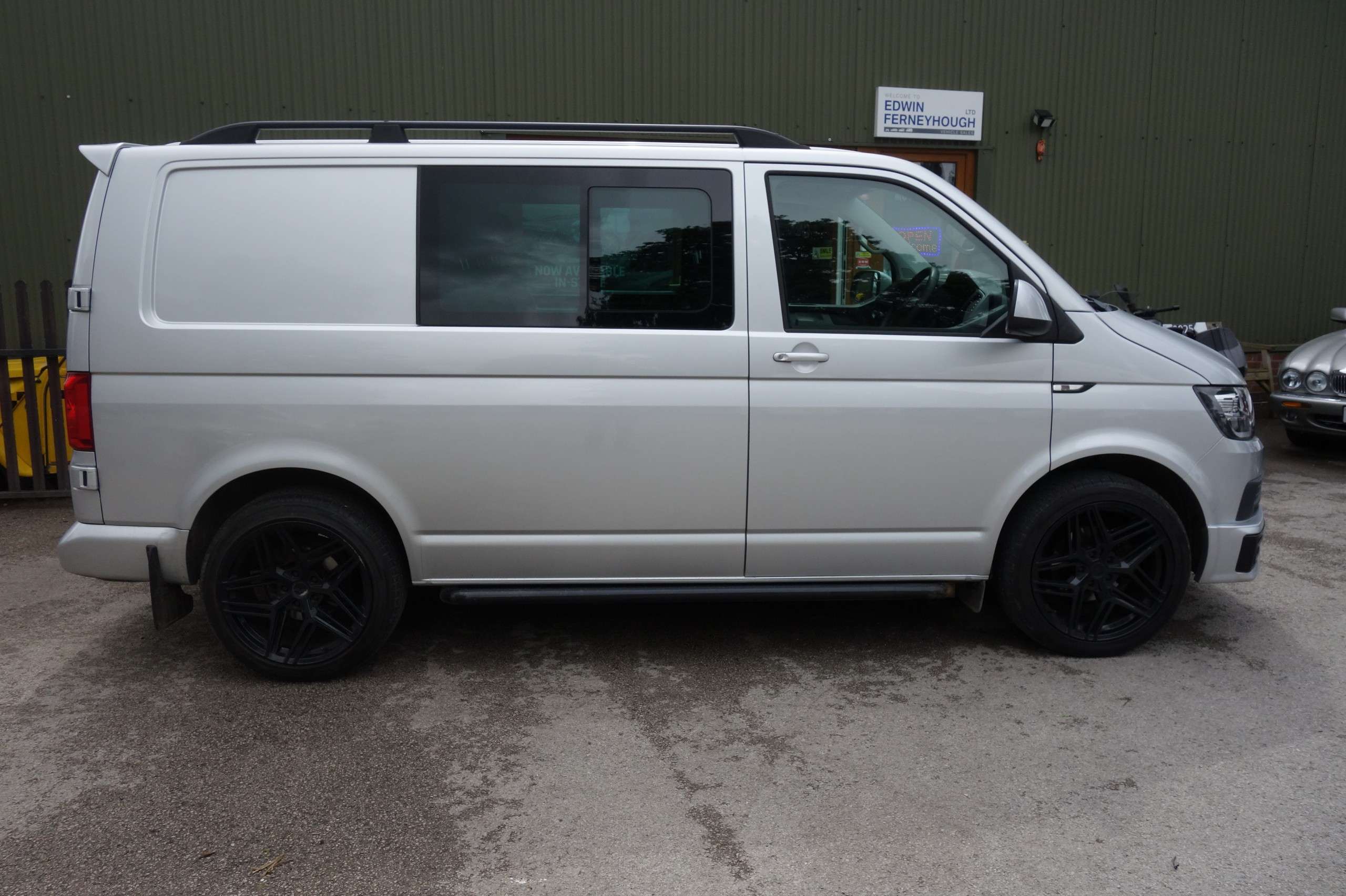 A 2017 VOLKSWAGEN TRANSPORTER 2.0 TDI T32 BlueMotion Tech Trendline Kombi Double Cab 5dr Diesel Manual FWD SWB Euro 6 (s/s) (150 ps) A 2017 VOLKSWAGEN TRANSPORTER 2.0 TDI T32 BlueMotion Tech Trendline Kombi Double Cab 5dr Diesel Manual FWD SWB Euro 6 (s/s) (150 ps)