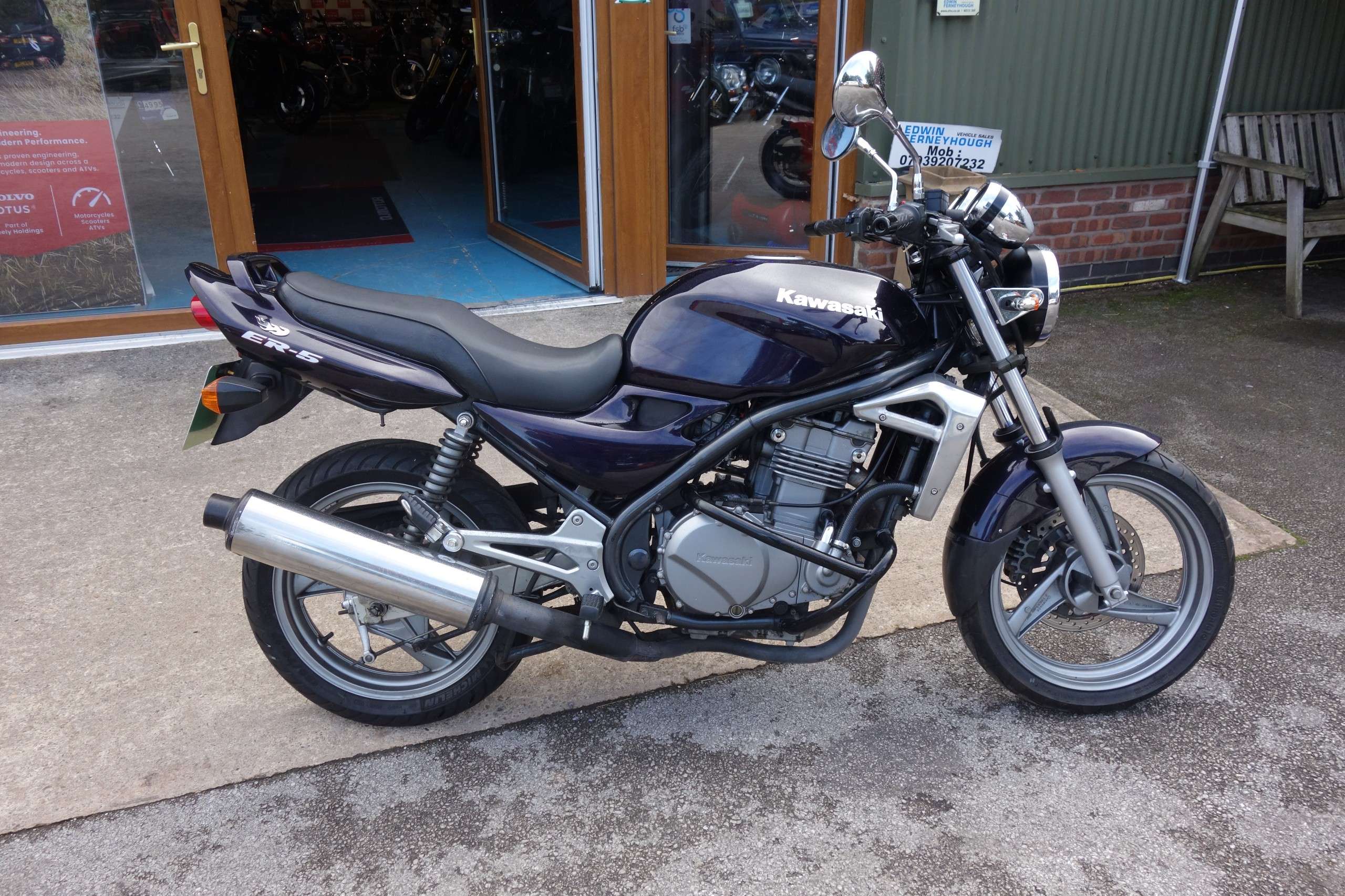 A 2002 KAWASAKI ER-5 500 Naked Petrol Manual A 2002 KAWASAKI ER-5 500 Naked Petrol Manual