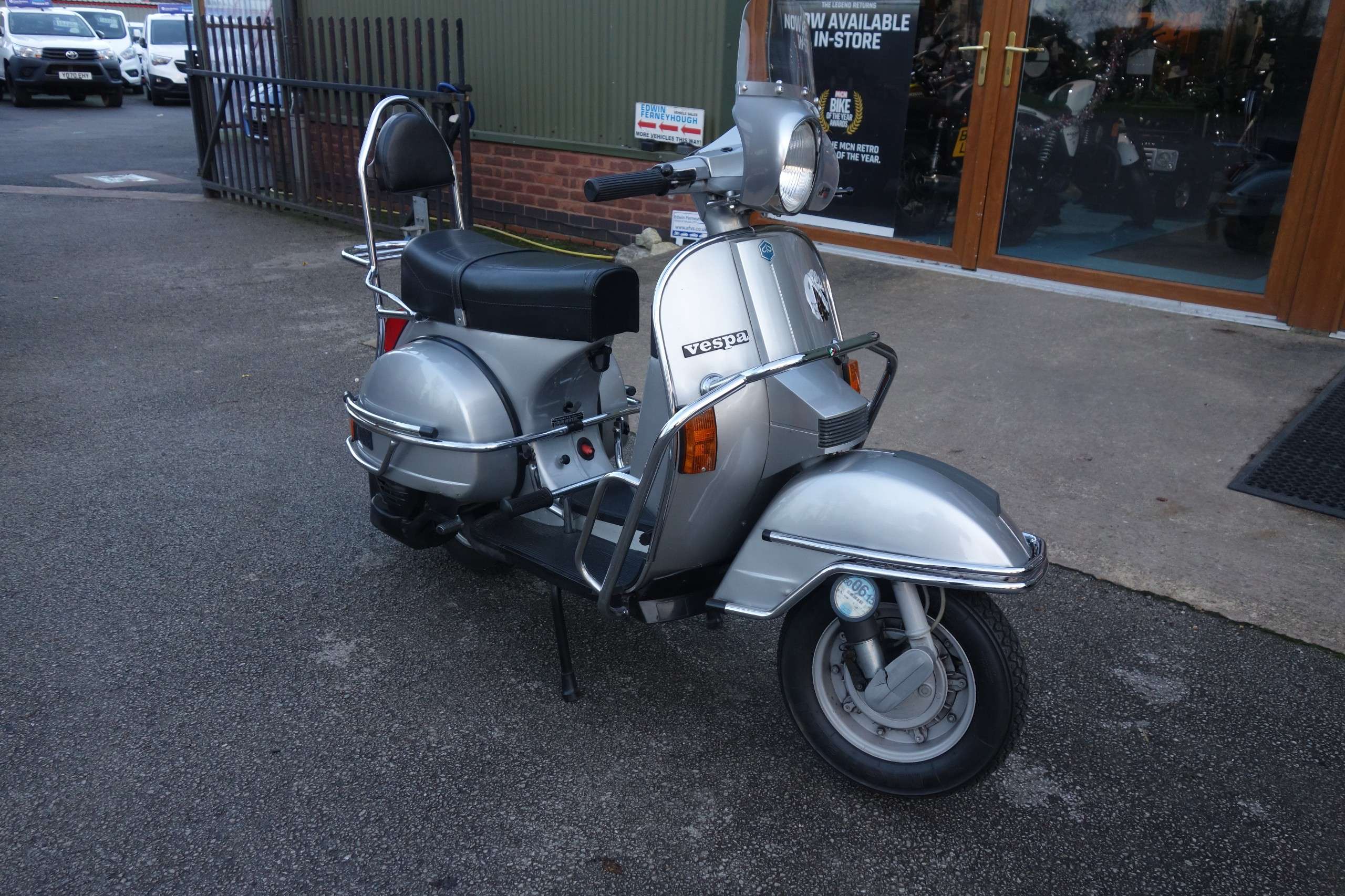 A 1999 PIAGGIO T5 125 PX A 1999 PIAGGIO T5 125 PX