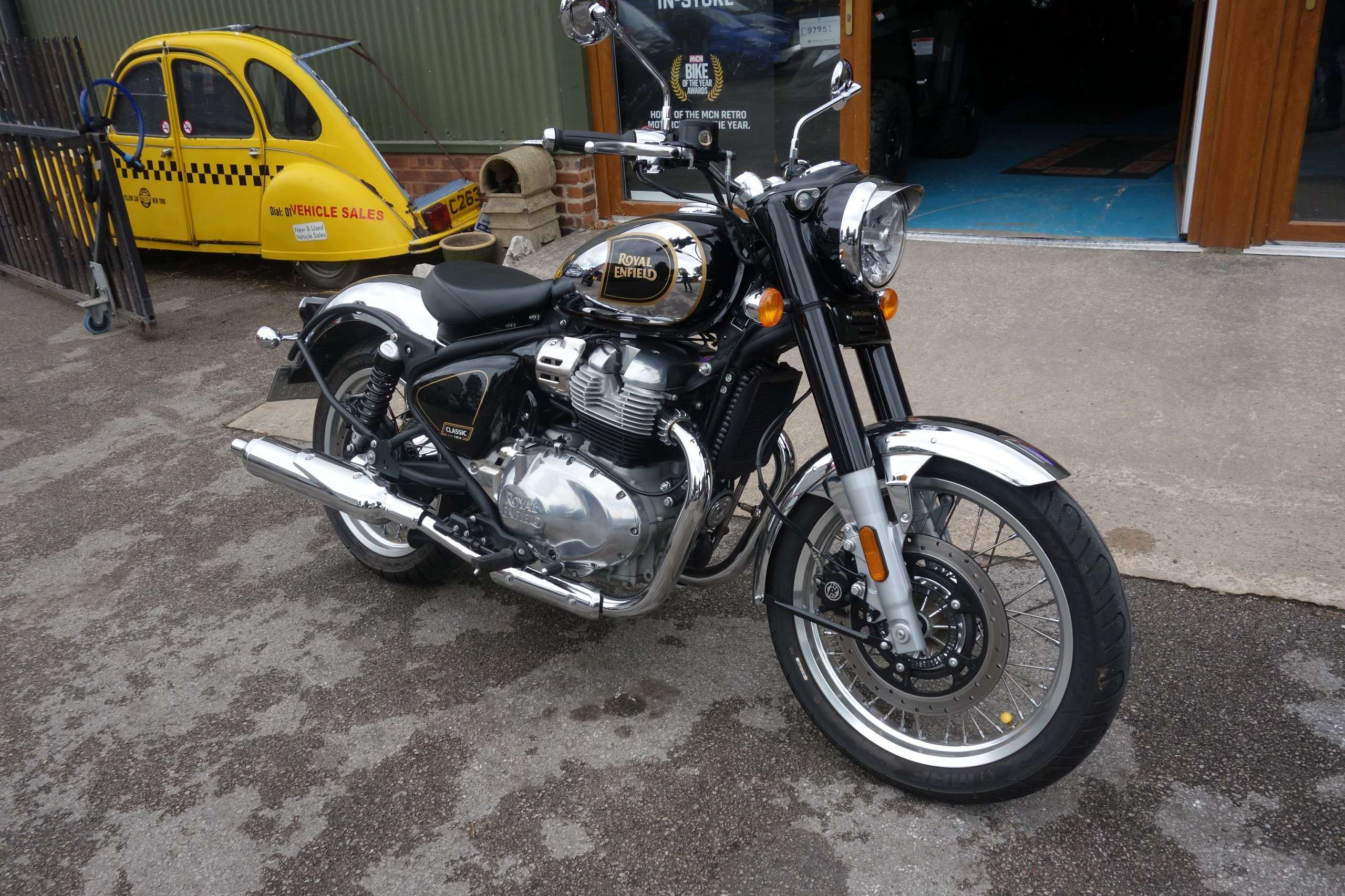 A 2025 ROYAL ENFIELD CLASSIC 650 Roadster/Retro Petrol Constant mesh Euro 5 (47 ps) A 2025 ROYAL ENFIELD CLASSIC 650 Roadster/Retro Petrol Constant mesh Euro 5 (47 ps)