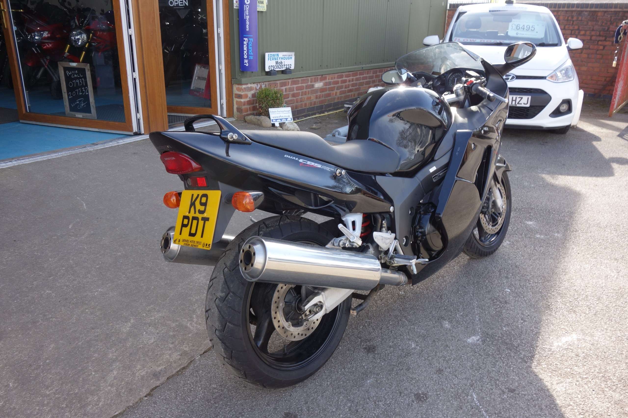 A 1999 HONDA CBR1100 BLACKBIRD Super Blackbird A 1999 HONDA CBR1100 BLACKBIRD Super Blackbird