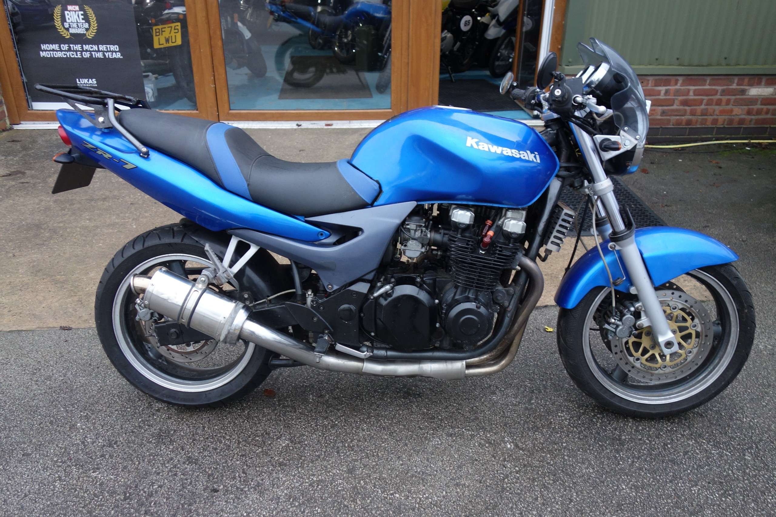A 1999 KAWASAKI ZR 750-F1 A 1999 KAWASAKI ZR 750-F1