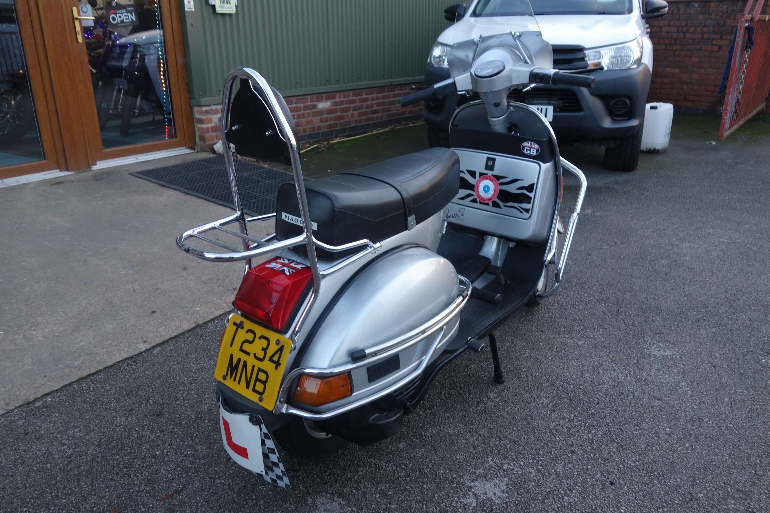 A 1999 PIAGGIO T5 125 PX A 1999 PIAGGIO T5 125 PX