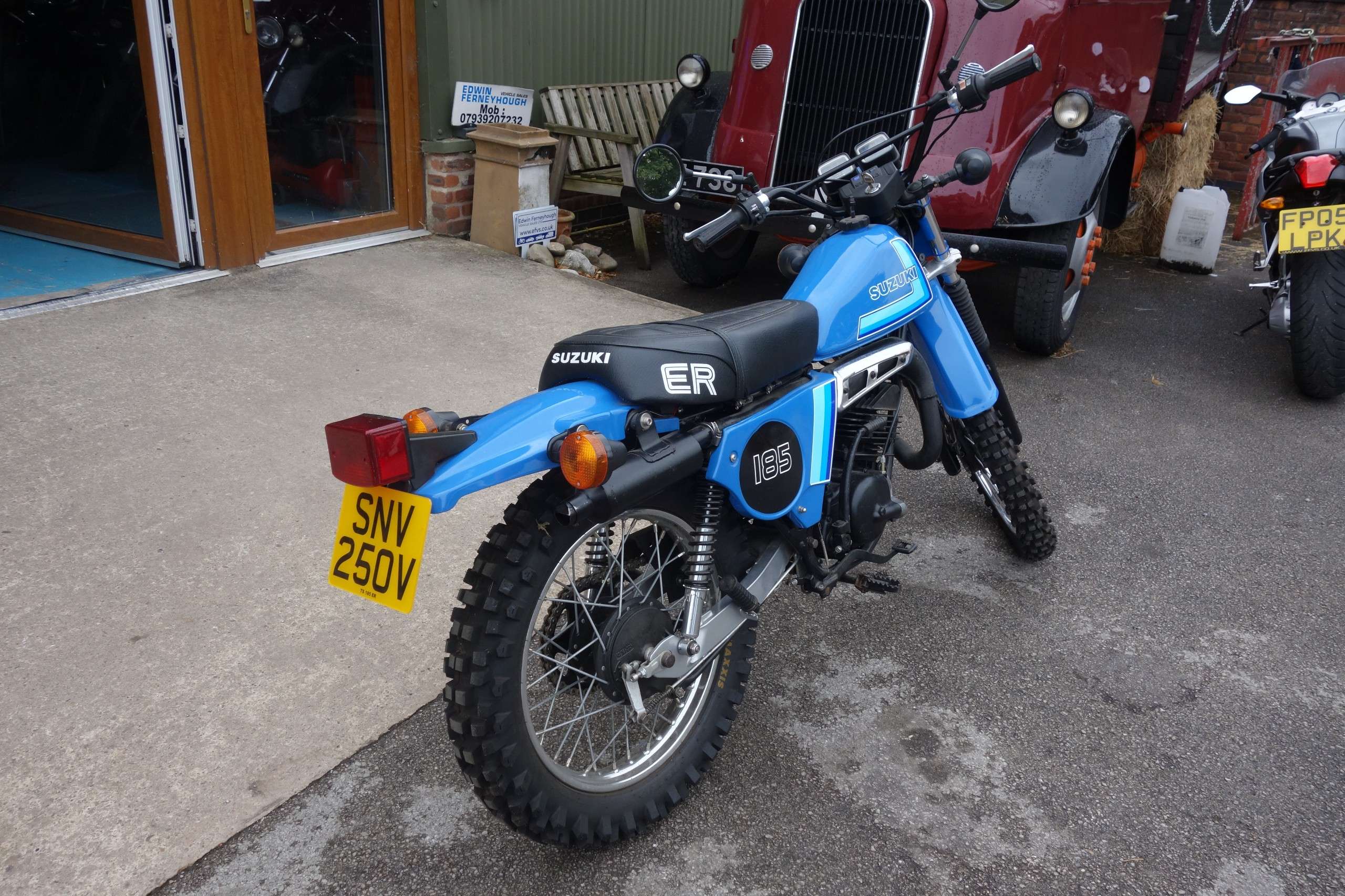 A 2025 SUZUKI TS 185er A 2025 SUZUKI TS 185er