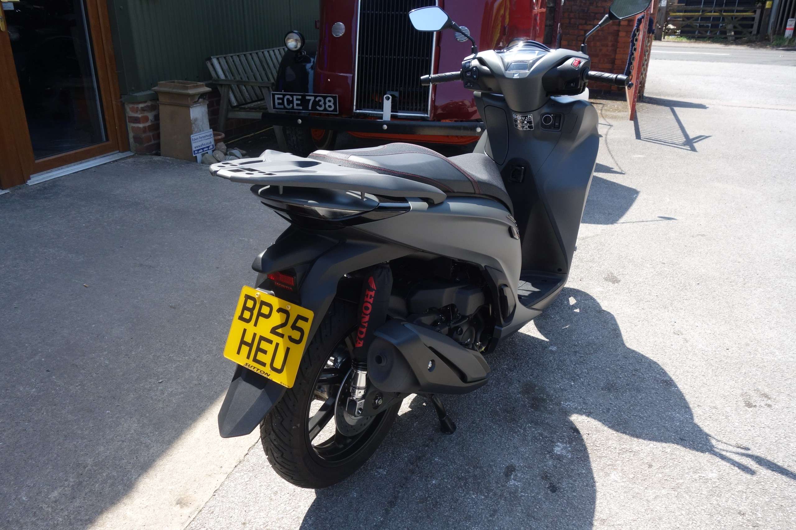 A 2025 HONDA SH 350 Scooter Petrol CVT V-Belt Euro 5 (29 ps) A 2025 HONDA SH 350 Scooter Petrol CVT V-Belt Euro 5 (29 ps)