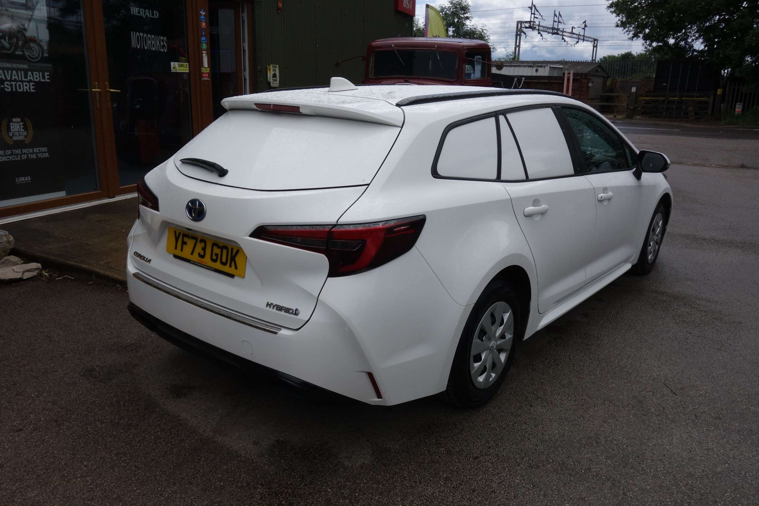 A 2023 TOYOTA COROLLA 1.8 VVT-h Car Derived Van 5dr Petrol Hybrid CVT Euro 6 (s/s) (140 ps) A 2023 TOYOTA COROLLA 1.8 VVT-h Car Derived Van 5dr Petrol Hybrid CVT Euro 6 (s/s) (140 ps)