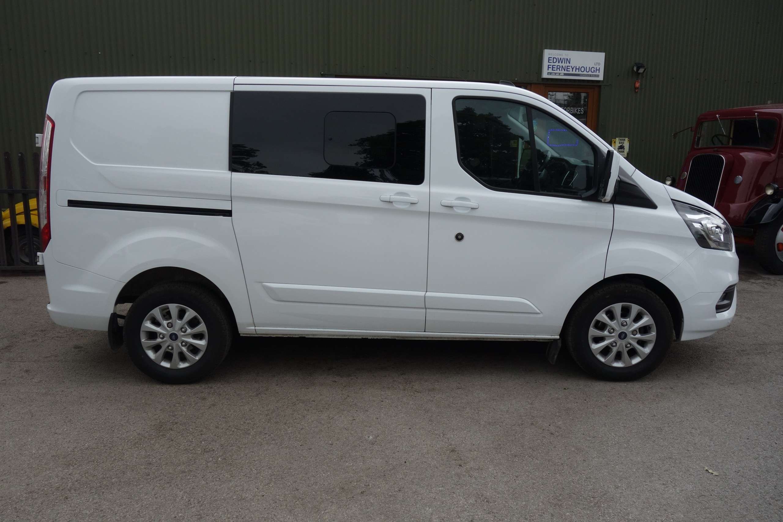 A 2023 FORD TRANSIT CUSTOM 2.0 300 EcoBlue Limited Crew Van Double Cab 5dr Diesel Manual L1 H1 Euro 6 (s/s) (130 ps) A 2023 FORD TRANSIT CUSTOM 2.0 300 EcoBlue Limited Crew Van Double Cab 5dr Diesel Manual L1 H1 Euro 6 (s/s) (130 ps)