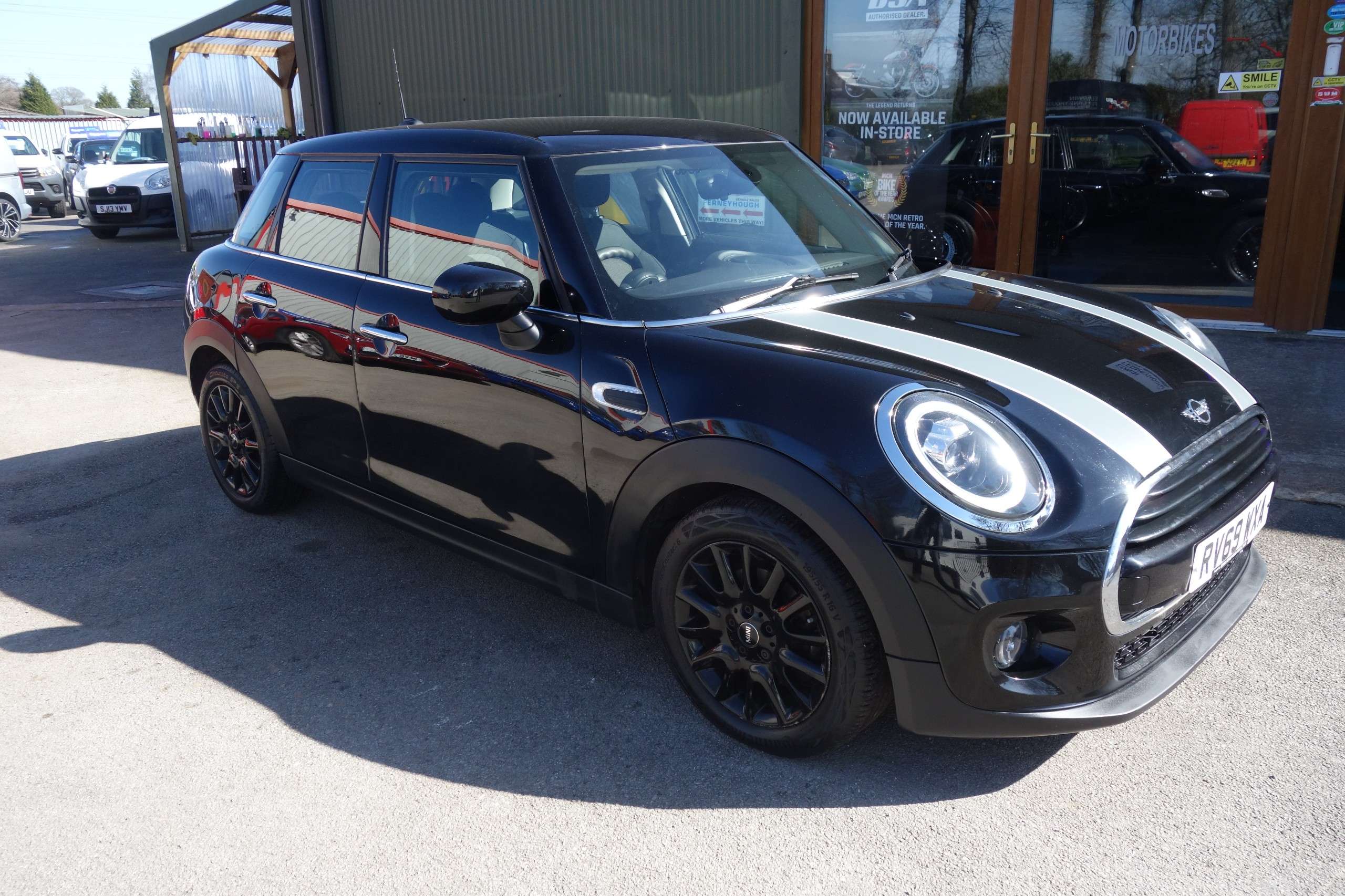 A 2019 MINI HATCH 1.5 Cooper Classic Hatchback 5dr Petrol Steptronic Euro 6 (s/s) (136 ps) A 2019 MINI HATCH 1.5 Cooper Classic Hatchback 5dr Petrol Steptronic Euro 6 (s/s) (136 ps)