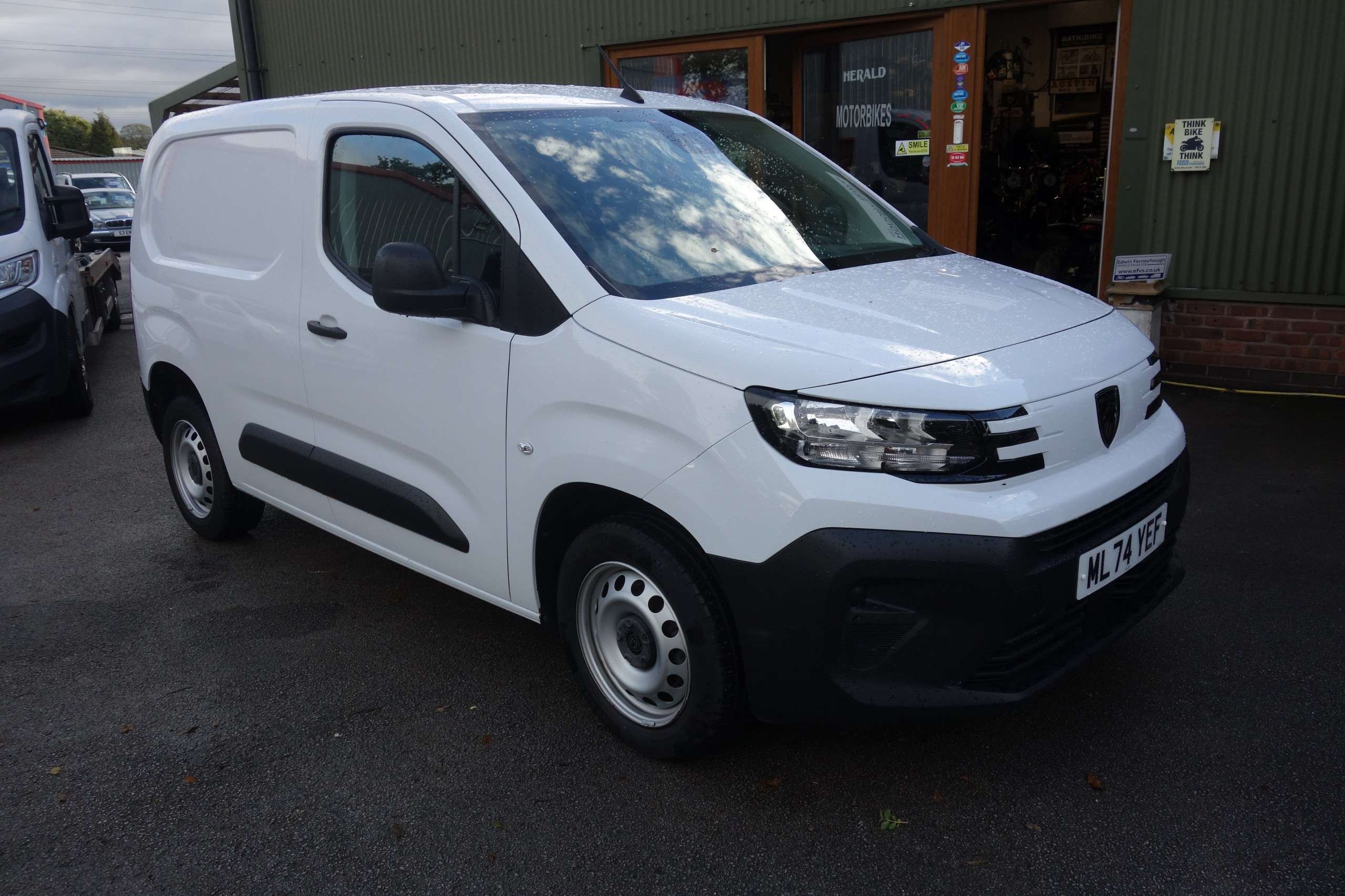 A 2024 PEUGEOT PARTNER 1.5 BlueHDi 1000 Professional Standard Panel Van 5dr Diesel Manual SWB Euro 6 (s/s) (100 ps) A 2024 PEUGEOT PARTNER 1.5 BlueHDi 1000 Professional Standard Panel Van 5dr Diesel Manual SWB Euro 6 (s/s) (100 ps)