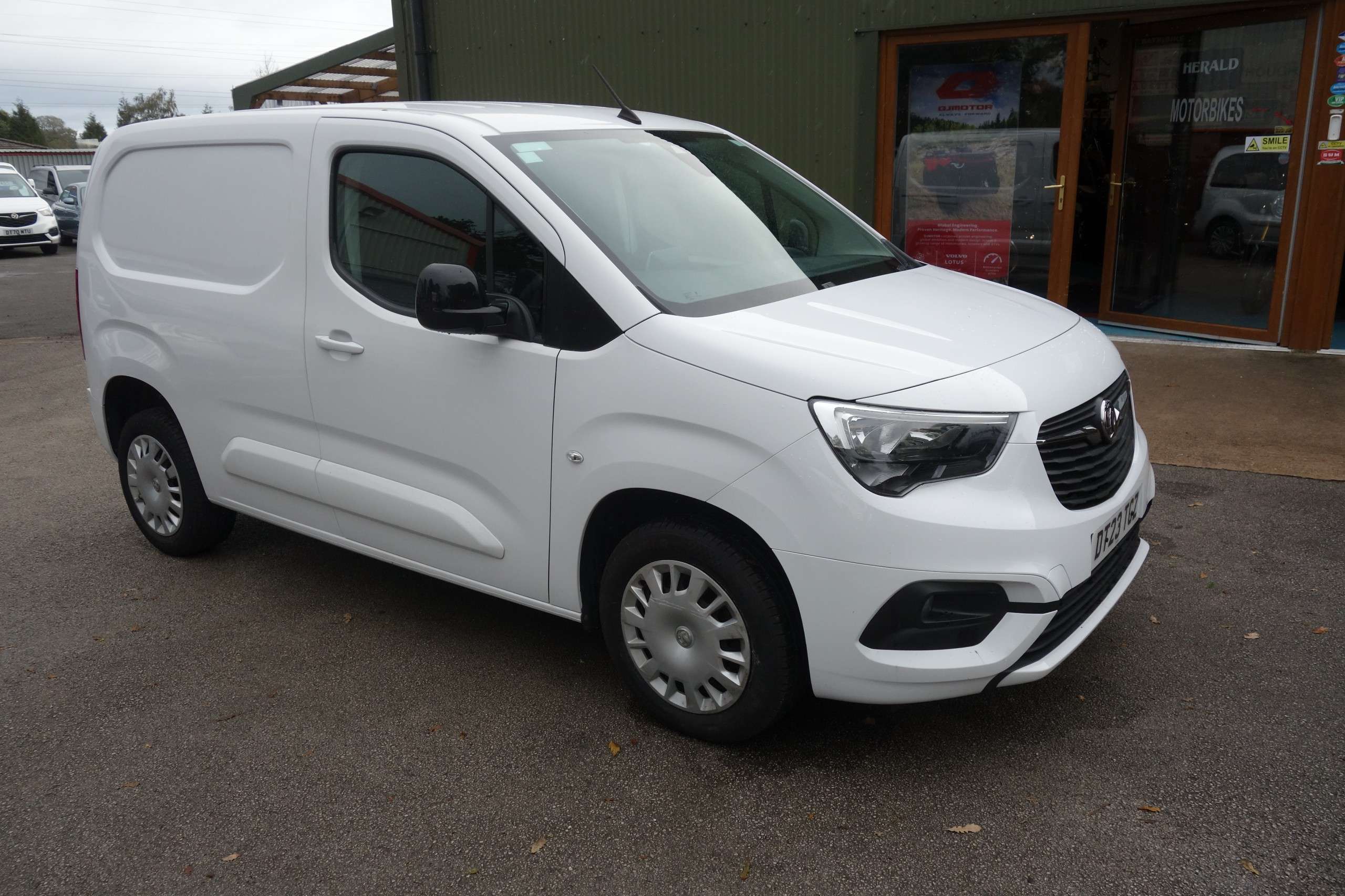 A 2023 VAUXHALL COMBO 1.5 Turbo D 2300 Pro Panel Van 5dr Diesel Manual L1 H1 Euro 6 (s/s) (100 ps) A 2023 VAUXHALL COMBO 1.5 Turbo D 2300 Pro Panel Van 5dr Diesel Manual L1 H1 Euro 6 (s/s) (100 ps)