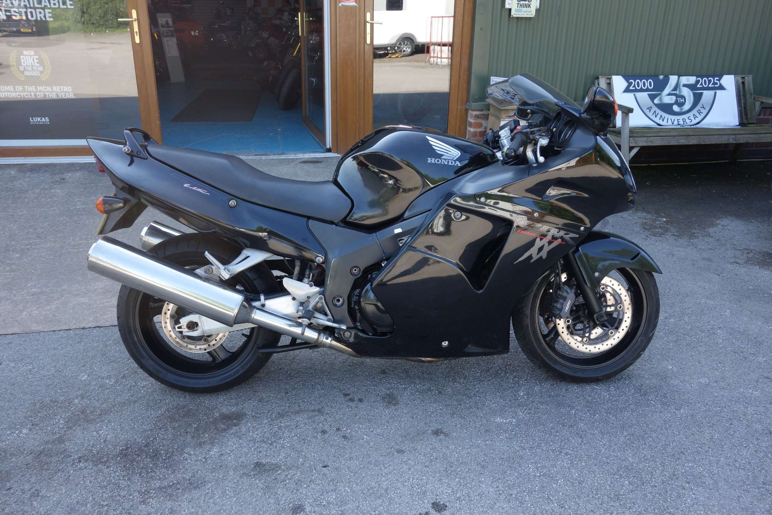 A 1997 HONDA CBR1100XX Super Blackbird A 1997 HONDA CBR1100XX Super Blackbird