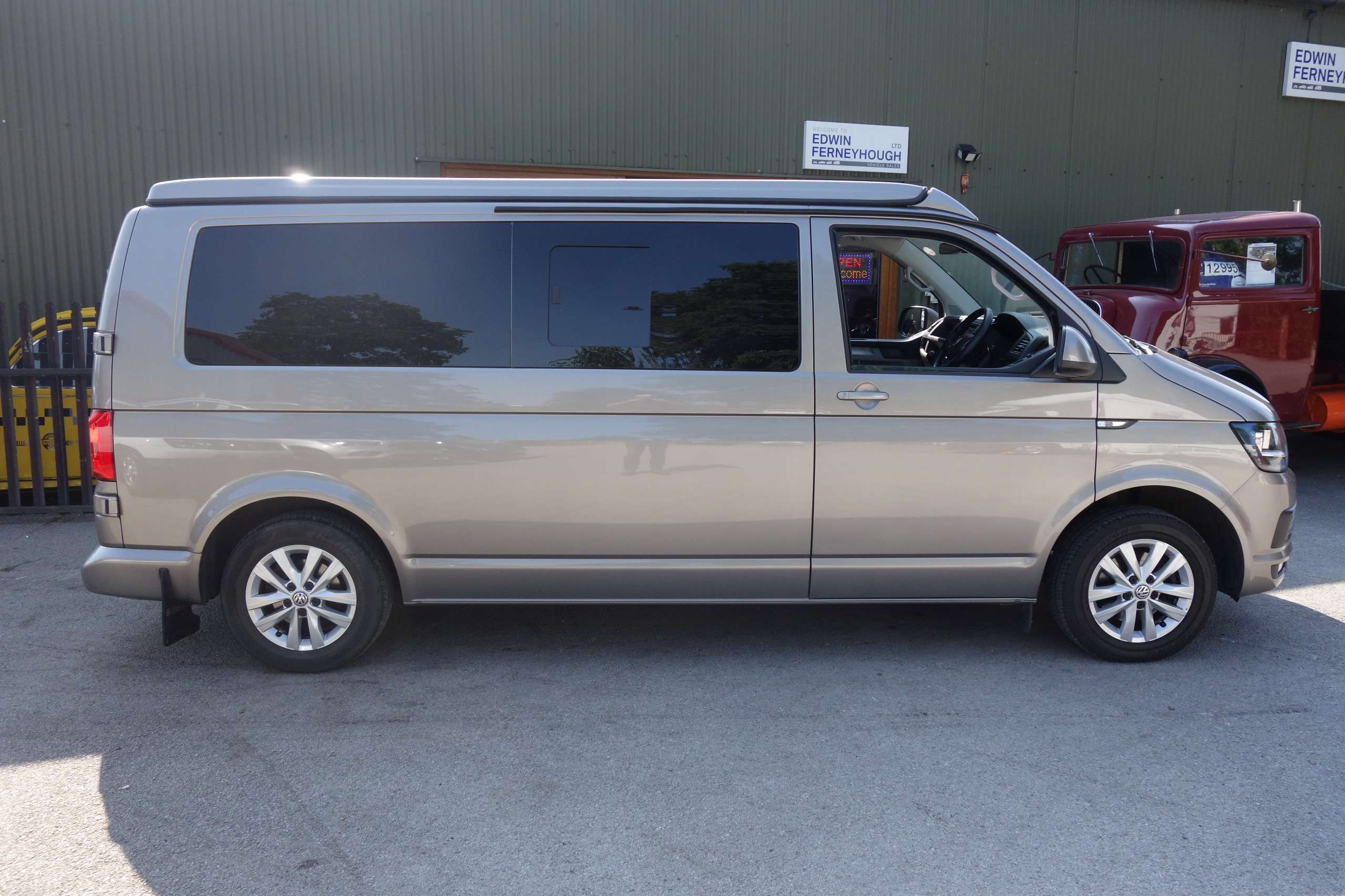 A 2016 VOLKSWAGEN TRANSPORTER 2.0 TDI T30 BlueMotion Tech Highline 5dr Diesel Manual FWD LWB Euro 6 (s/s) (102 ps) A 2016 VOLKSWAGEN TRANSPORTER 2.0 TDI T30 BlueMotion Tech Highline 5dr Diesel Manual FWD LWB Euro 6 (s/s) (102 ps)