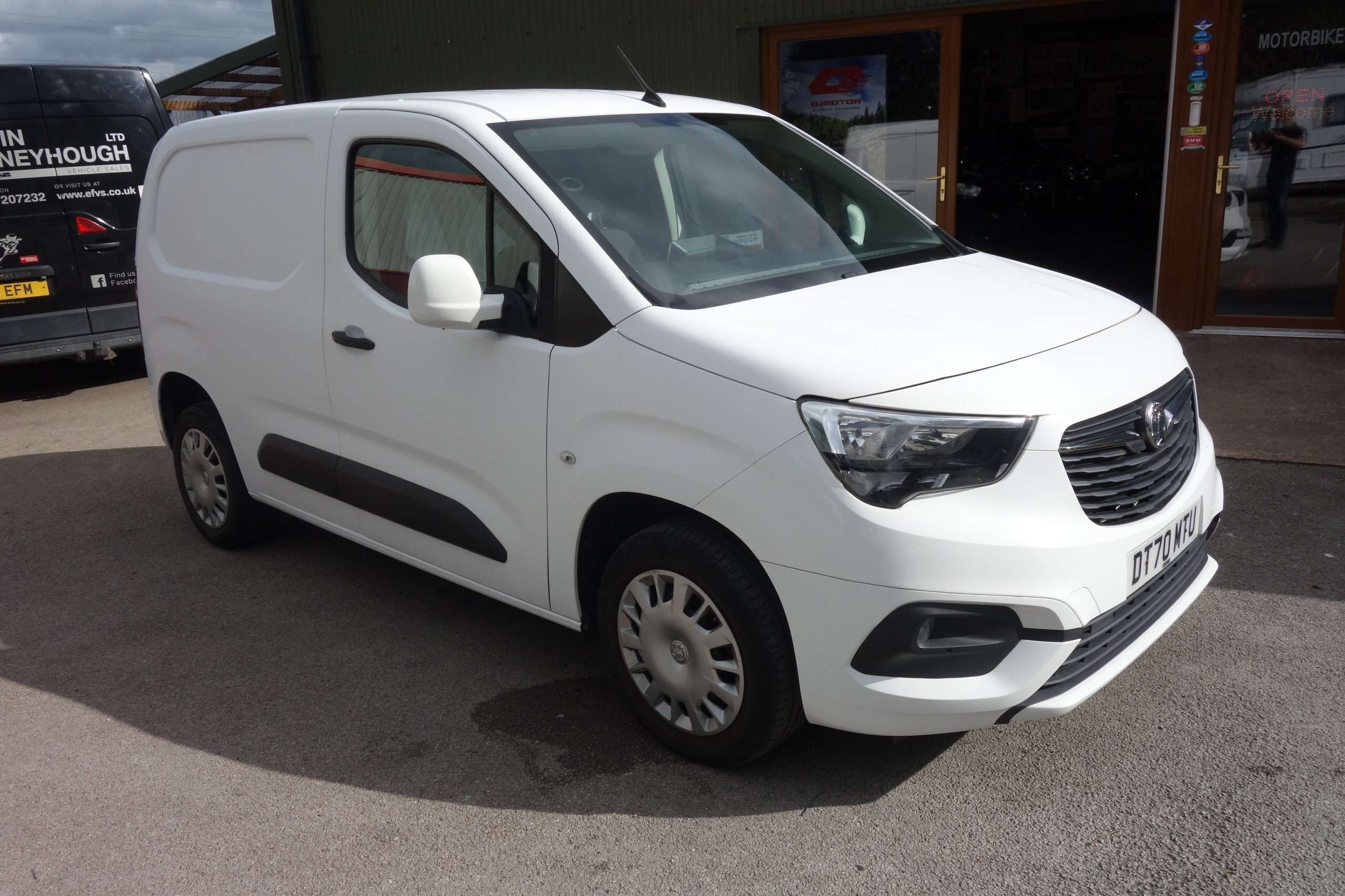 A 2021 VAUXHALL COMBO 1.5 Turbo D 2300 Sportive Panel Van 4dr Diesel Manual L1 H1 Euro 6 (100 ps) A 2021 VAUXHALL COMBO 1.5 Turbo D 2300 Sportive Panel Van 4dr Diesel Manual L1 H1 Euro 6 (100 ps)