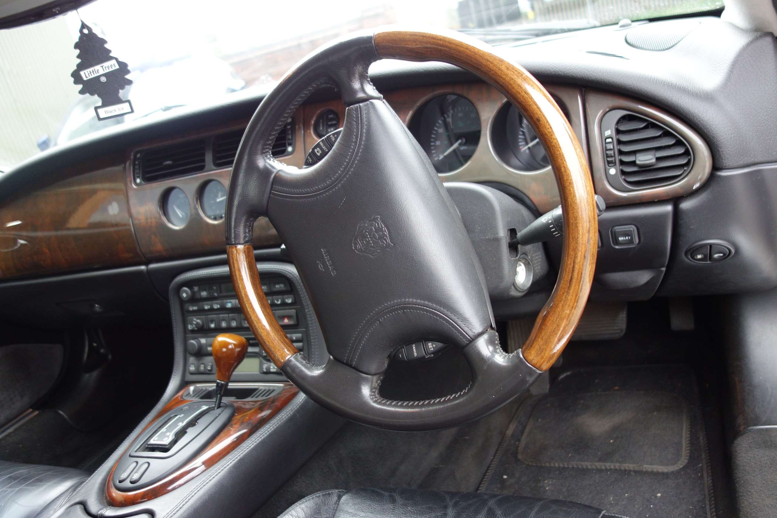 1998 JAGUAR XK8 1998 JAGUAR XK8