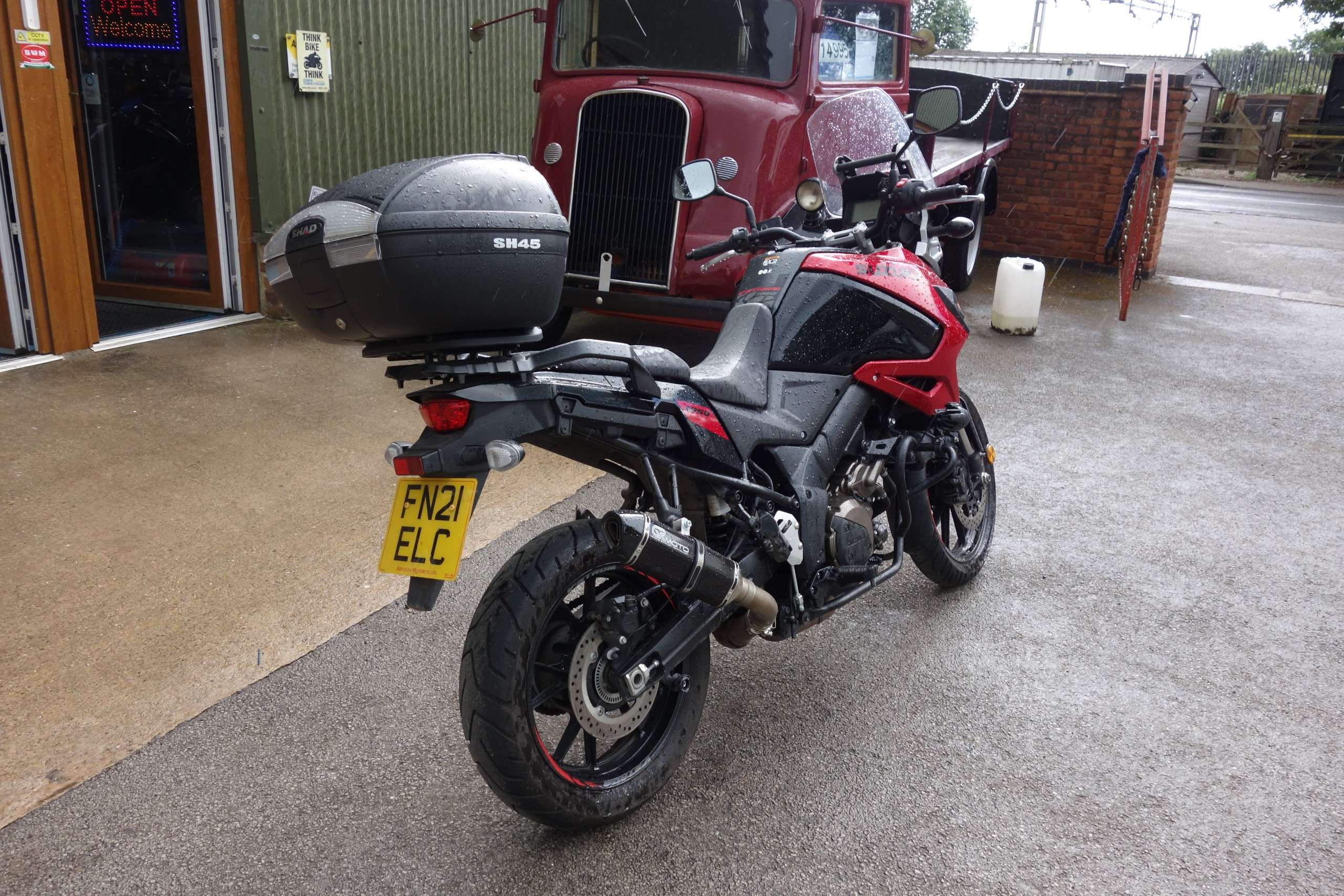 A 2021 SUZUKI V-STROM 1050 Adventure Petrol Manual Euro 5 (107 ps) A 2021 SUZUKI V-STROM 1050 Adventure Petrol Manual Euro 5 (107 ps)