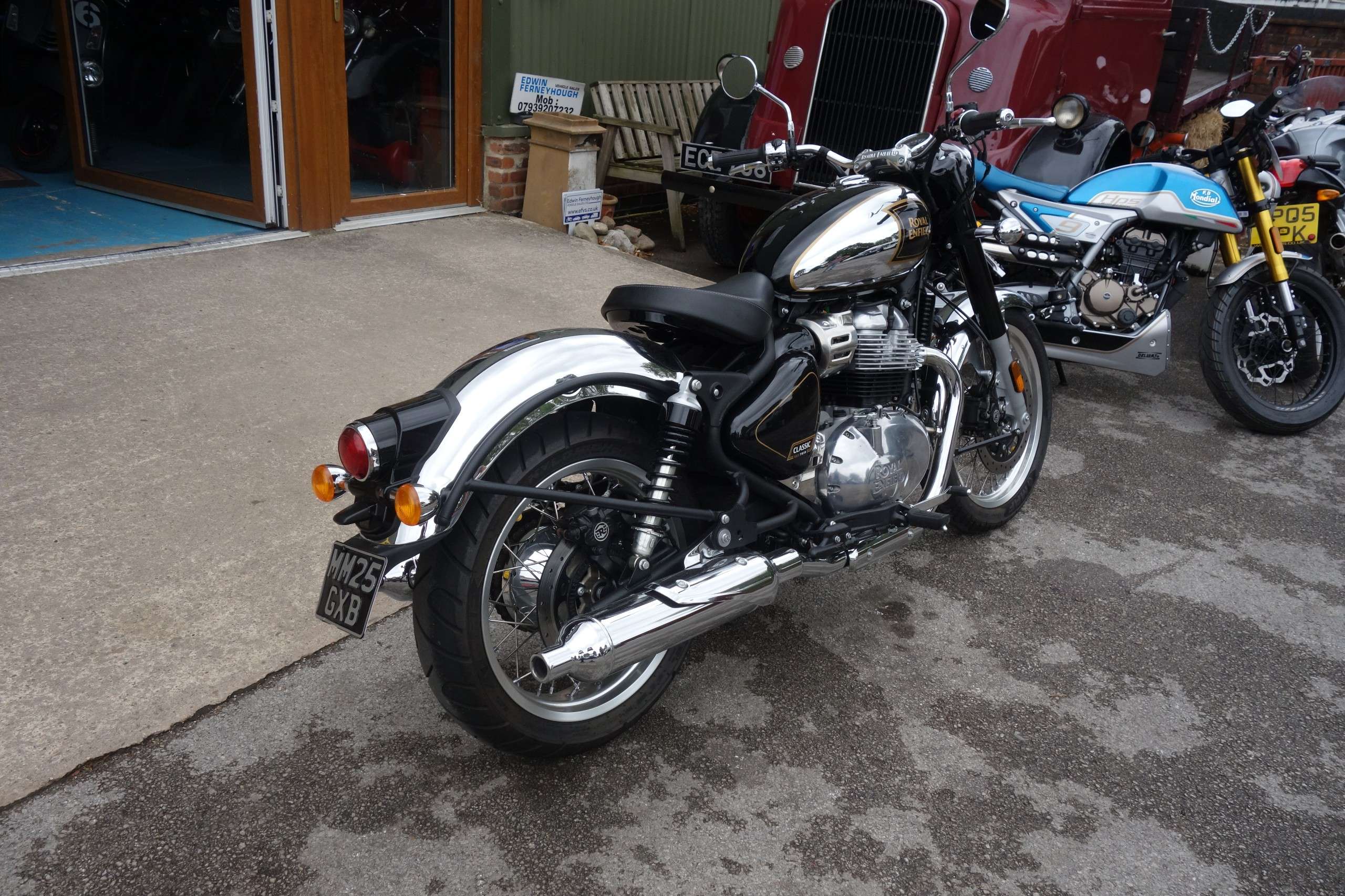 A 2025 ROYAL ENFIELD CLASSIC 650 Roadster/Retro Petrol Constant mesh Euro 5 (47 ps) A 2025 ROYAL ENFIELD CLASSIC 650 Roadster/Retro Petrol Constant mesh Euro 5 (47 ps)