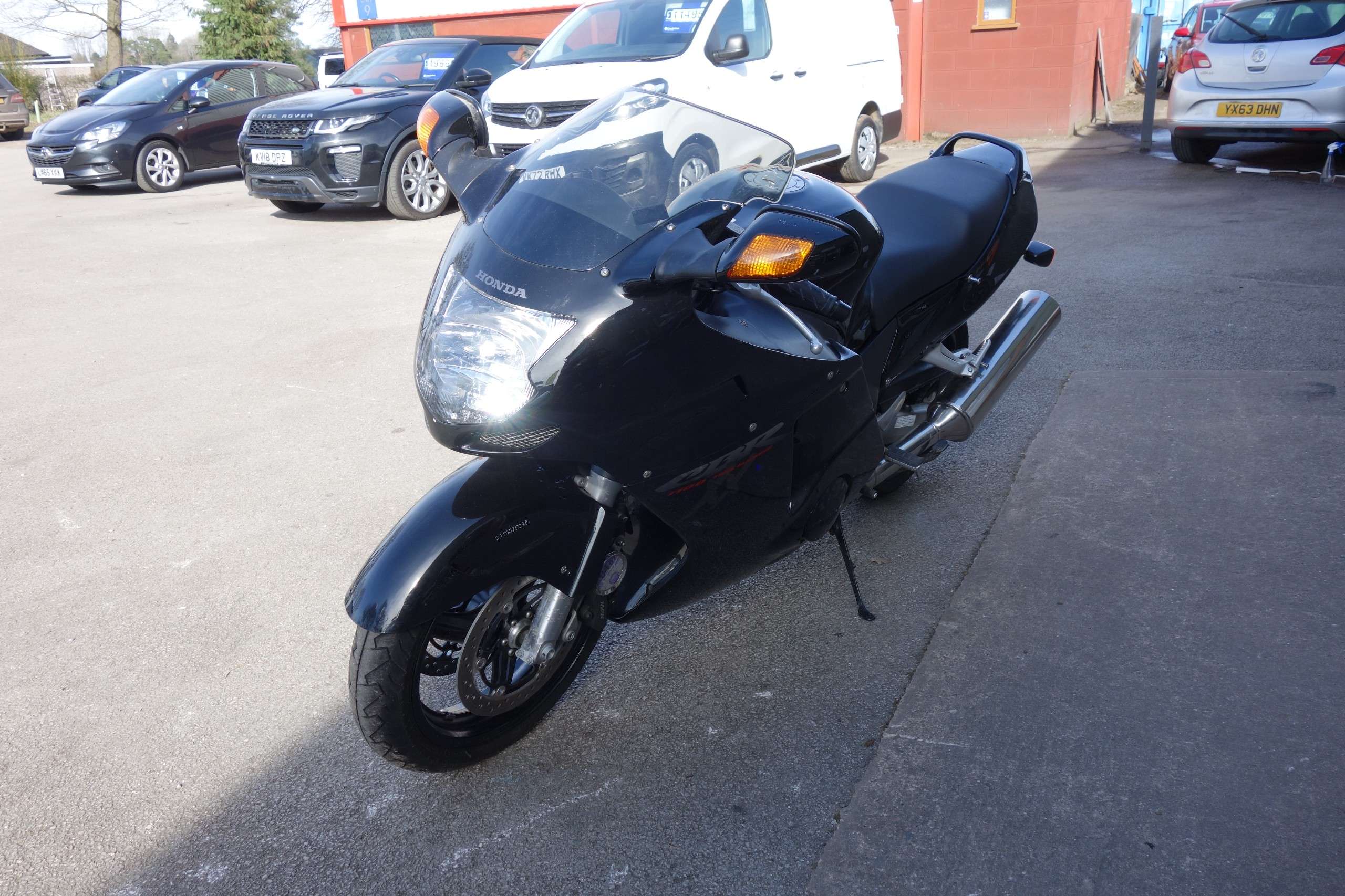 A 1999 HONDA CBR1100 BLACKBIRD Super Blackbird A 1999 HONDA CBR1100 BLACKBIRD Super Blackbird