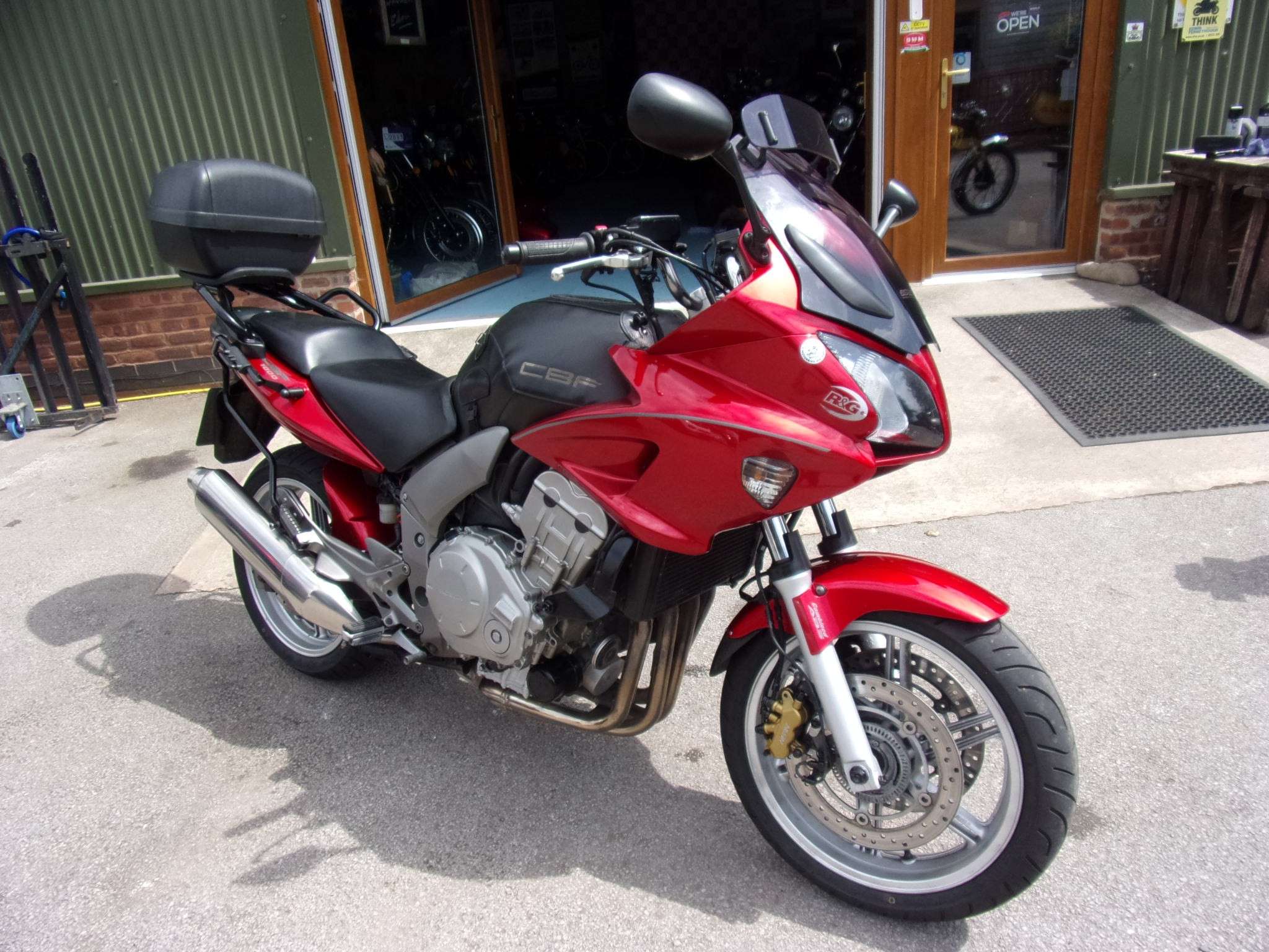 A 2006 HONDA CBF CBF 1000 A-7 A 2006 HONDA CBF CBF 1000 A-7