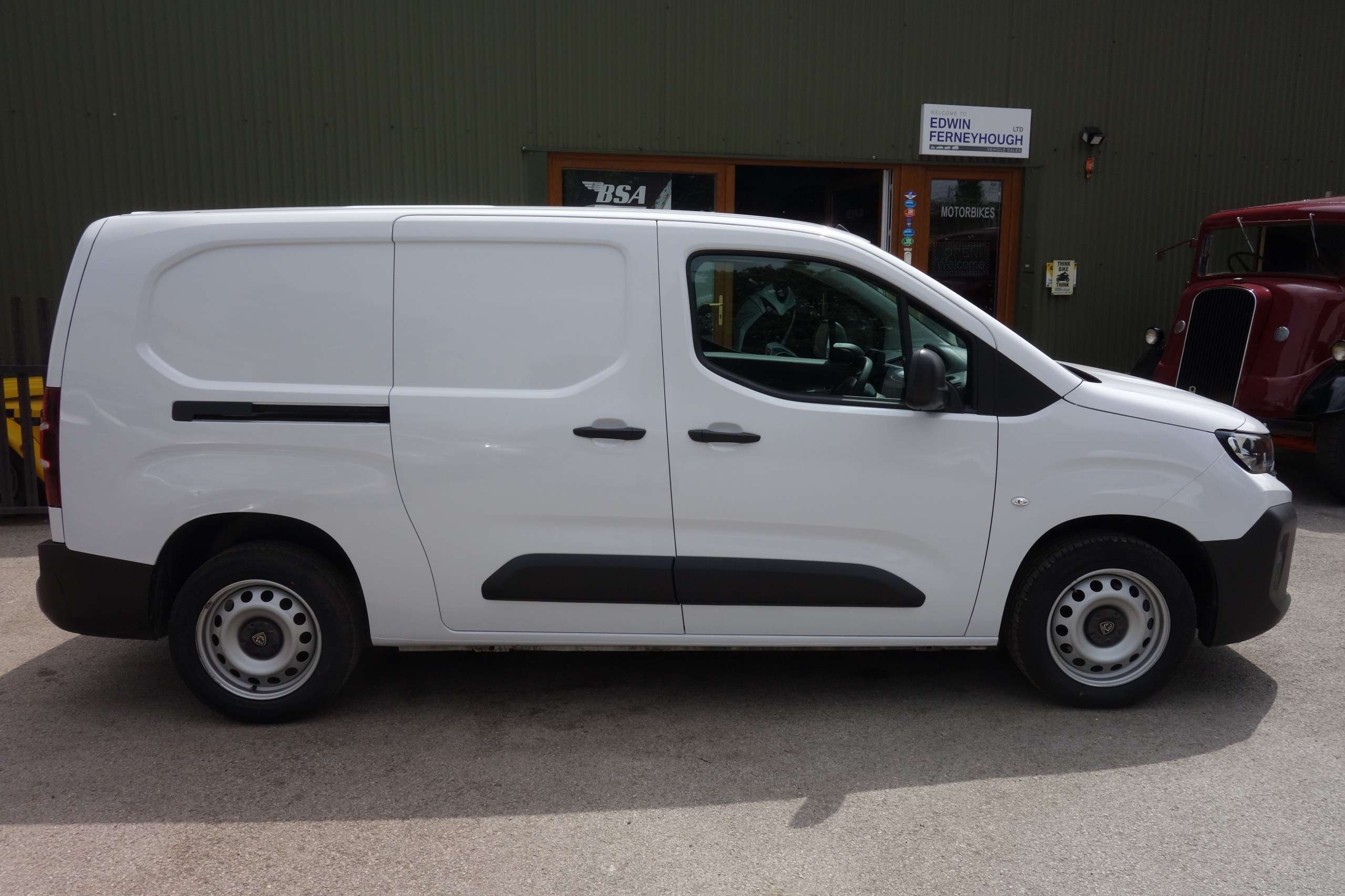 A 2024 PEUGEOT PARTNER 1.5 BlueHDi 950 Professional Long Panel Van 6dr Diesel Manual LWB Euro 6 (s/s) (100 ps) A 2024 PEUGEOT PARTNER 1.5 BlueHDi 950 Professional Long Panel Van 6dr Diesel Manual LWB Euro 6 (s/s) (100 ps)