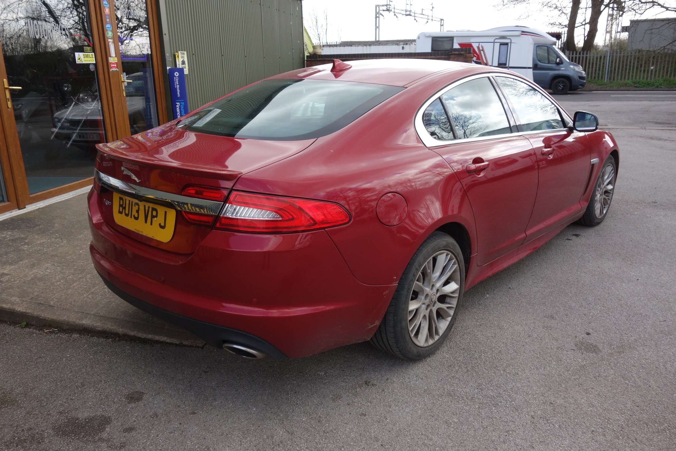 A 2013 JAGUAR XF 2.2d Sport Saloon 4dr Diesel Auto Euro 5 (s/s) (200 ps) A 2013 JAGUAR XF 2.2d Sport Saloon 4dr Diesel Auto Euro 5 (s/s) (200 ps)
