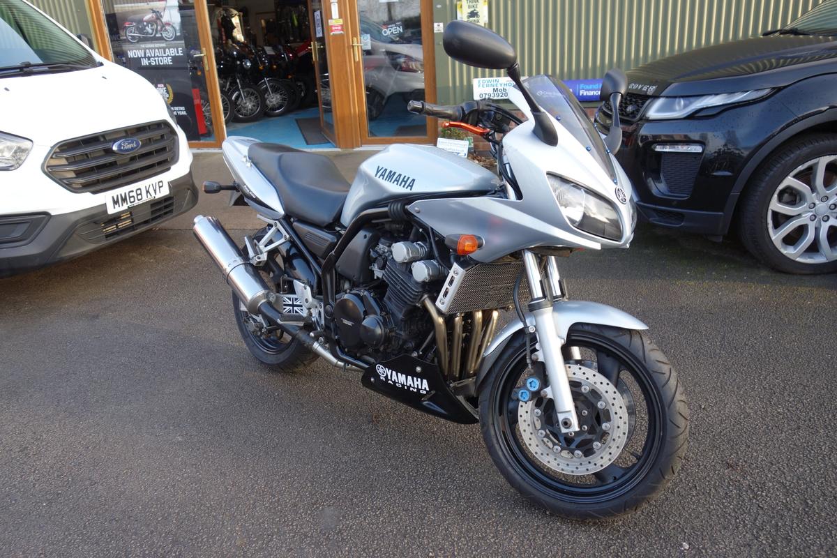 Check out this Yamaha Fzs 2002 Petrol Manual