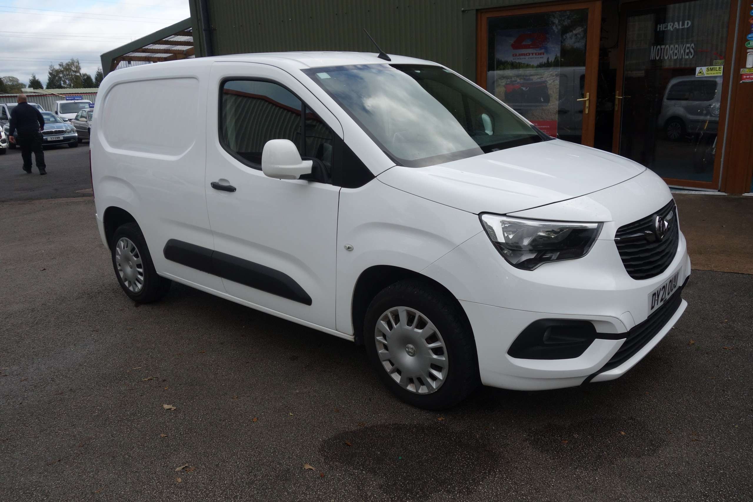 A 2021 VAUXHALL COMBO 1.5 Turbo D 2300 Sportive Panel Van 4dr Diesel Manual L1 H1 Euro 6 (100 ps) A 2021 VAUXHALL COMBO 1.5 Turbo D 2300 Sportive Panel Van 4dr Diesel Manual L1 H1 Euro 6 (100 ps)