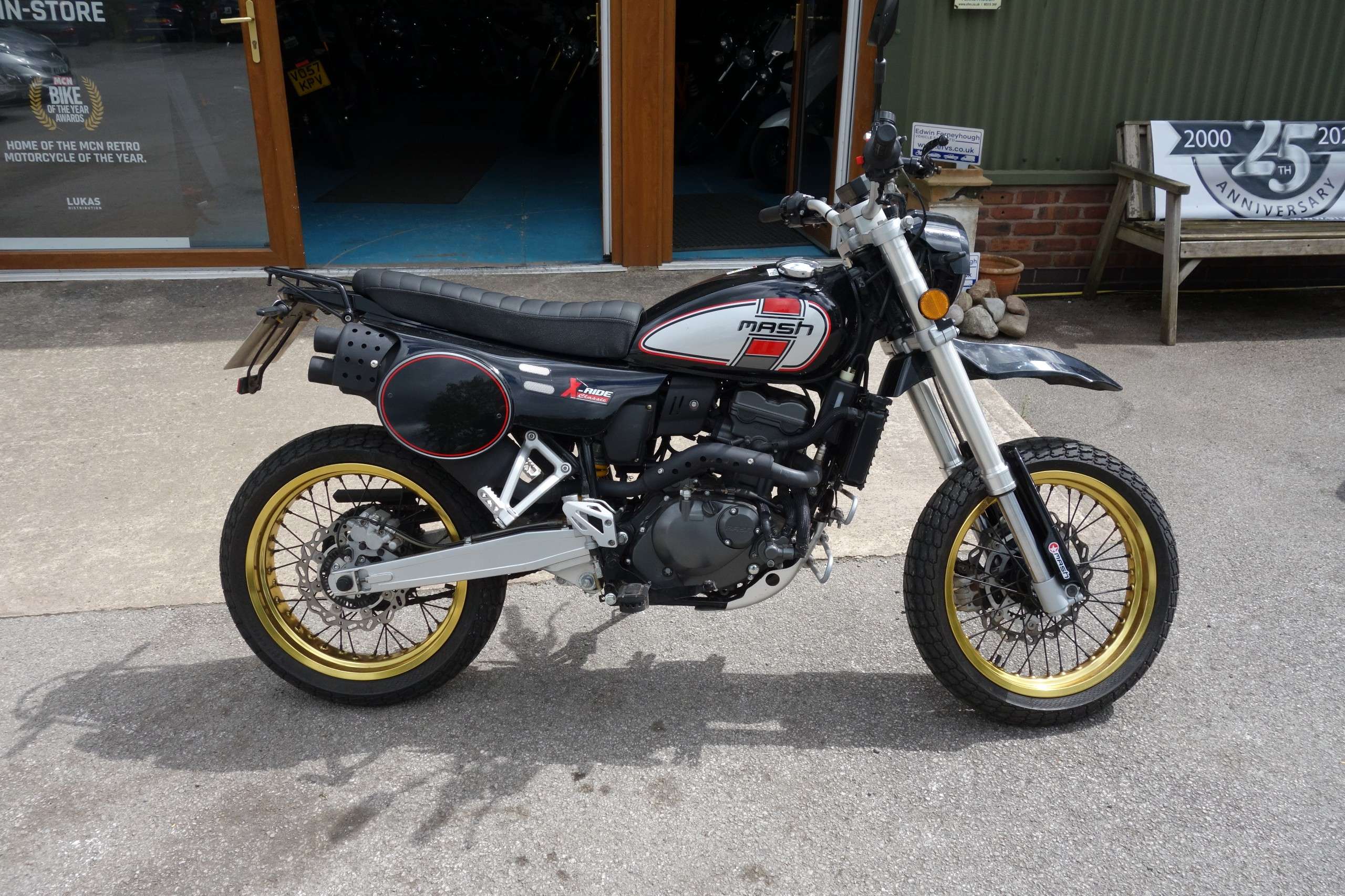 A 2024 MASH MOTORCYCLES X-RIDE 125 Roadster/Retro Petrol Manual Euro 5 (14 ps) A 2024 MASH MOTORCYCLES X-RIDE 125 Roadster/Retro Petrol Manual Euro 5 (14 ps)
