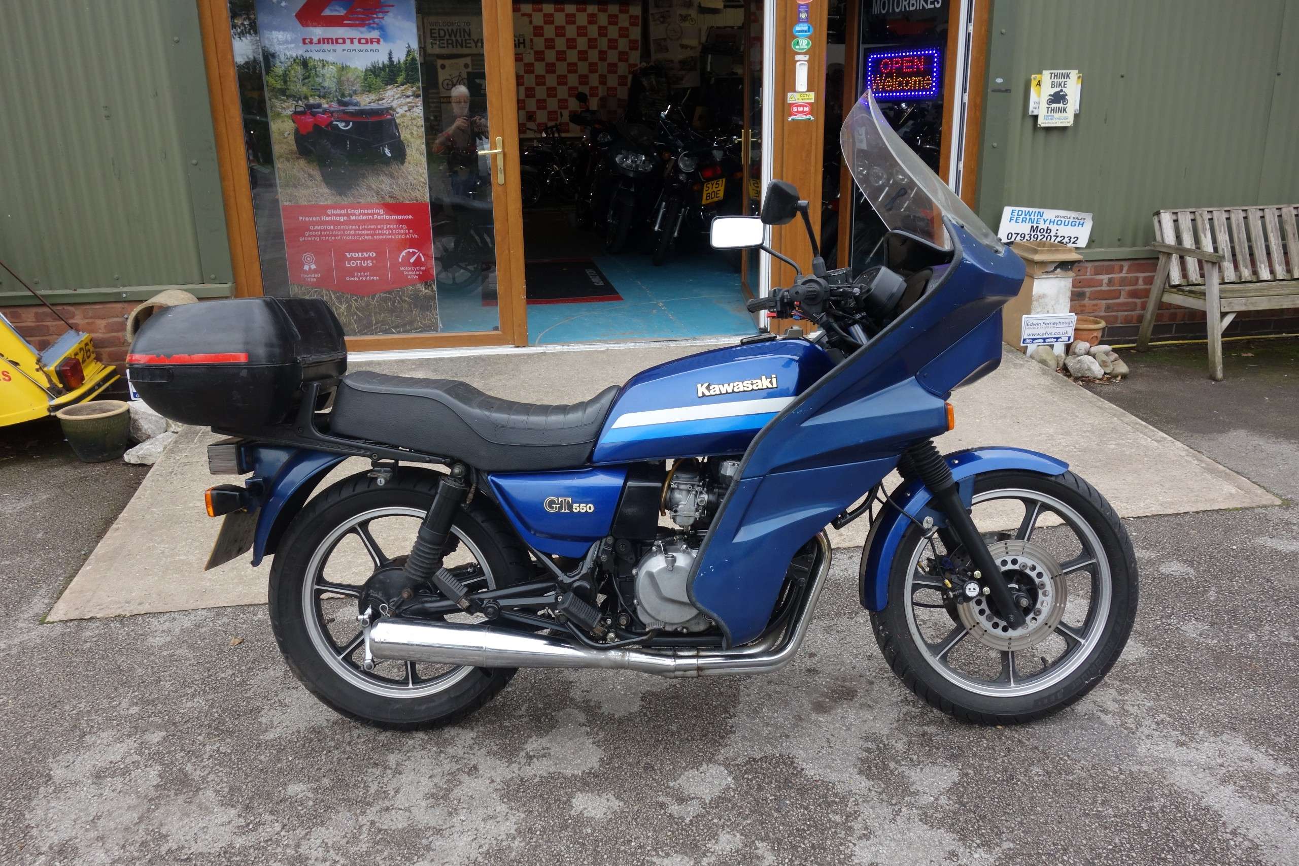 A 1991 KAWASAKI Z GT 550 A 1991 KAWASAKI Z GT 550