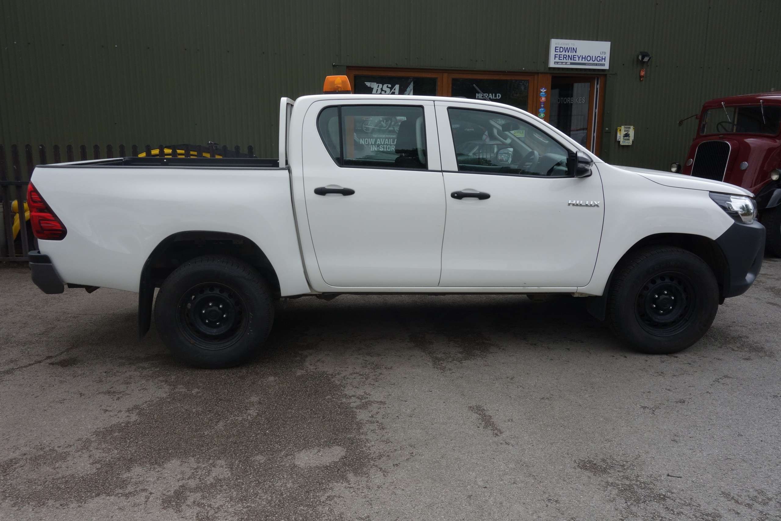 A 2020 TOYOTA HILUX 2.4 D-4D Active Pickup Double Cab 4dr Diesel Manual 4WD Euro 6 (s/s) (150 ps) A 2020 TOYOTA HILUX 2.4 D-4D Active Pickup Double Cab 4dr Diesel Manual 4WD Euro 6 (s/s) (150 ps)