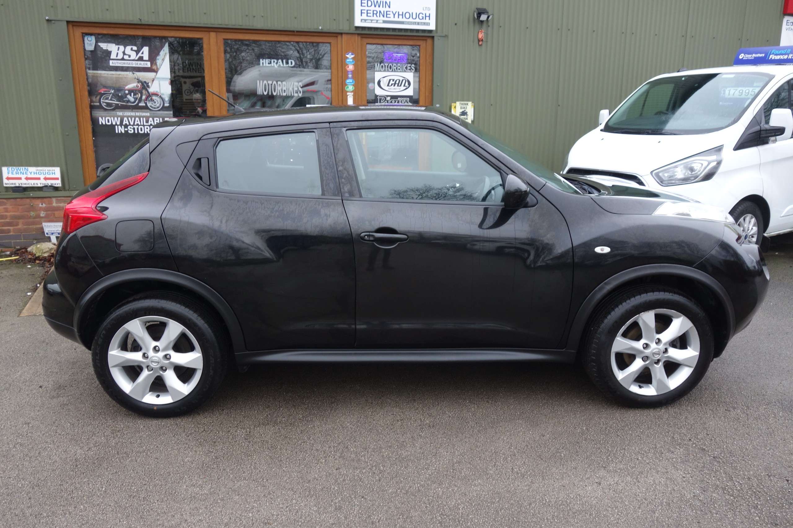 A 2012 NISSAN JUKE 1.6 Acenta SUV 5dr Petrol Manual Euro 5 (s/s) (117 ps) A 2012 NISSAN JUKE 1.6 Acenta SUV 5dr Petrol Manual Euro 5 (s/s) (117 ps)