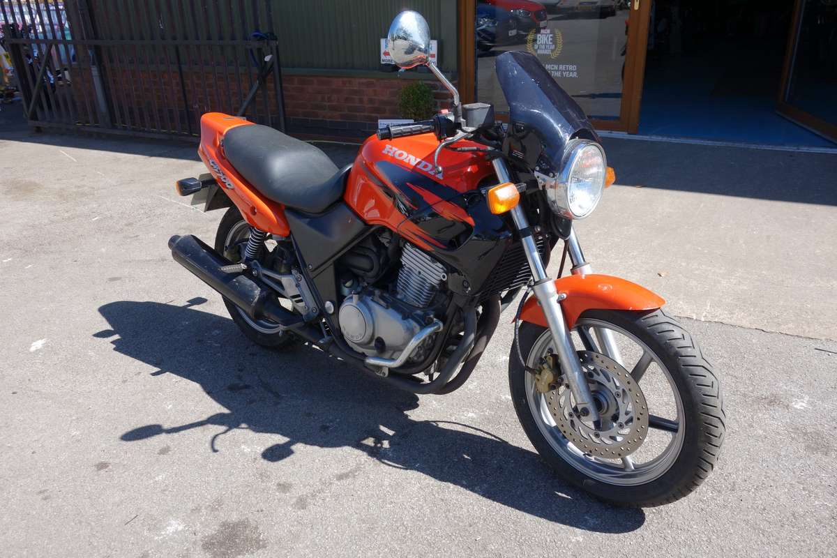 Check out this Honda Cb 1999 Petrol Manual