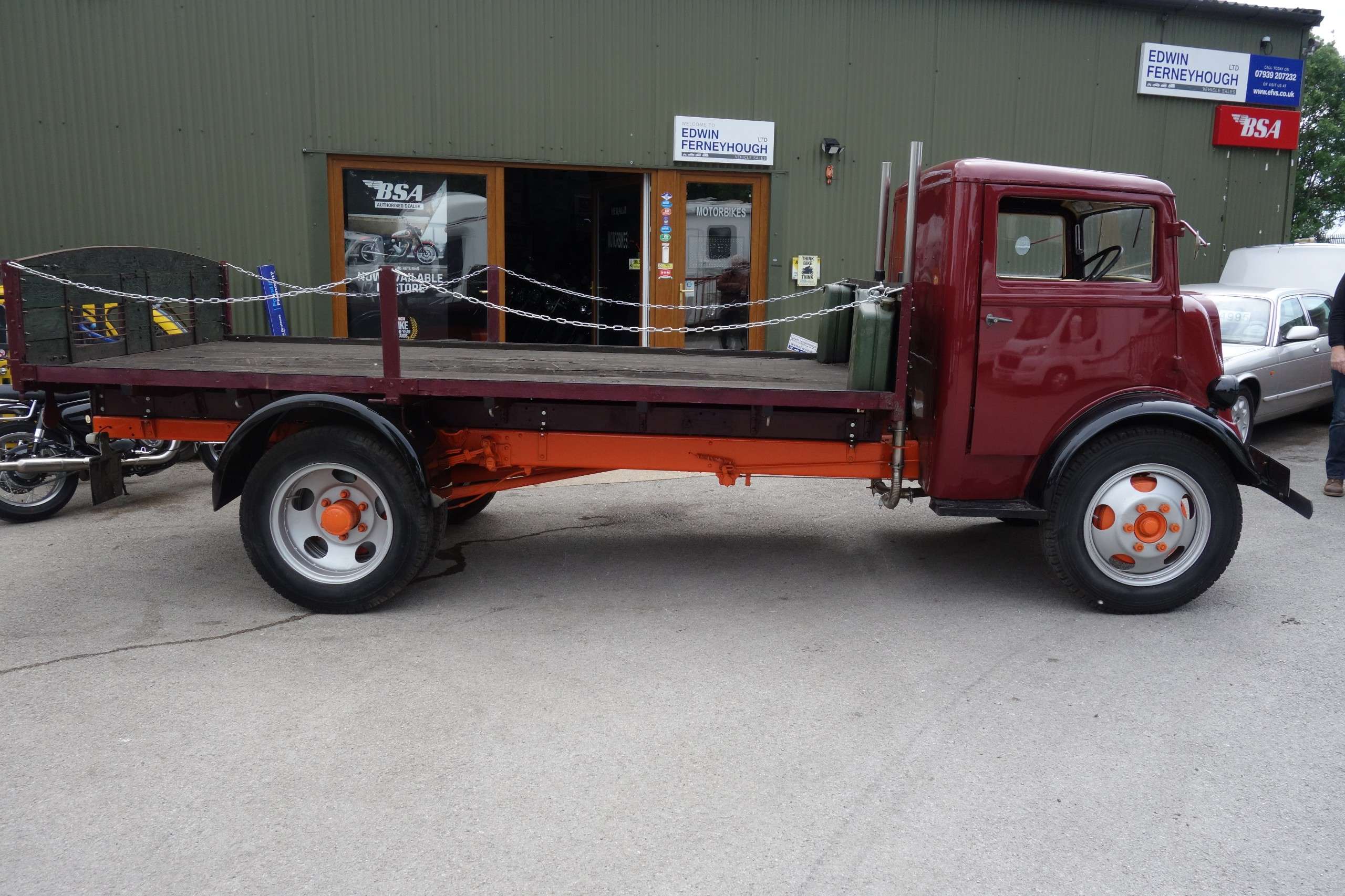 A 1943 FORD THAMES 7V A 1943 FORD THAMES 7V