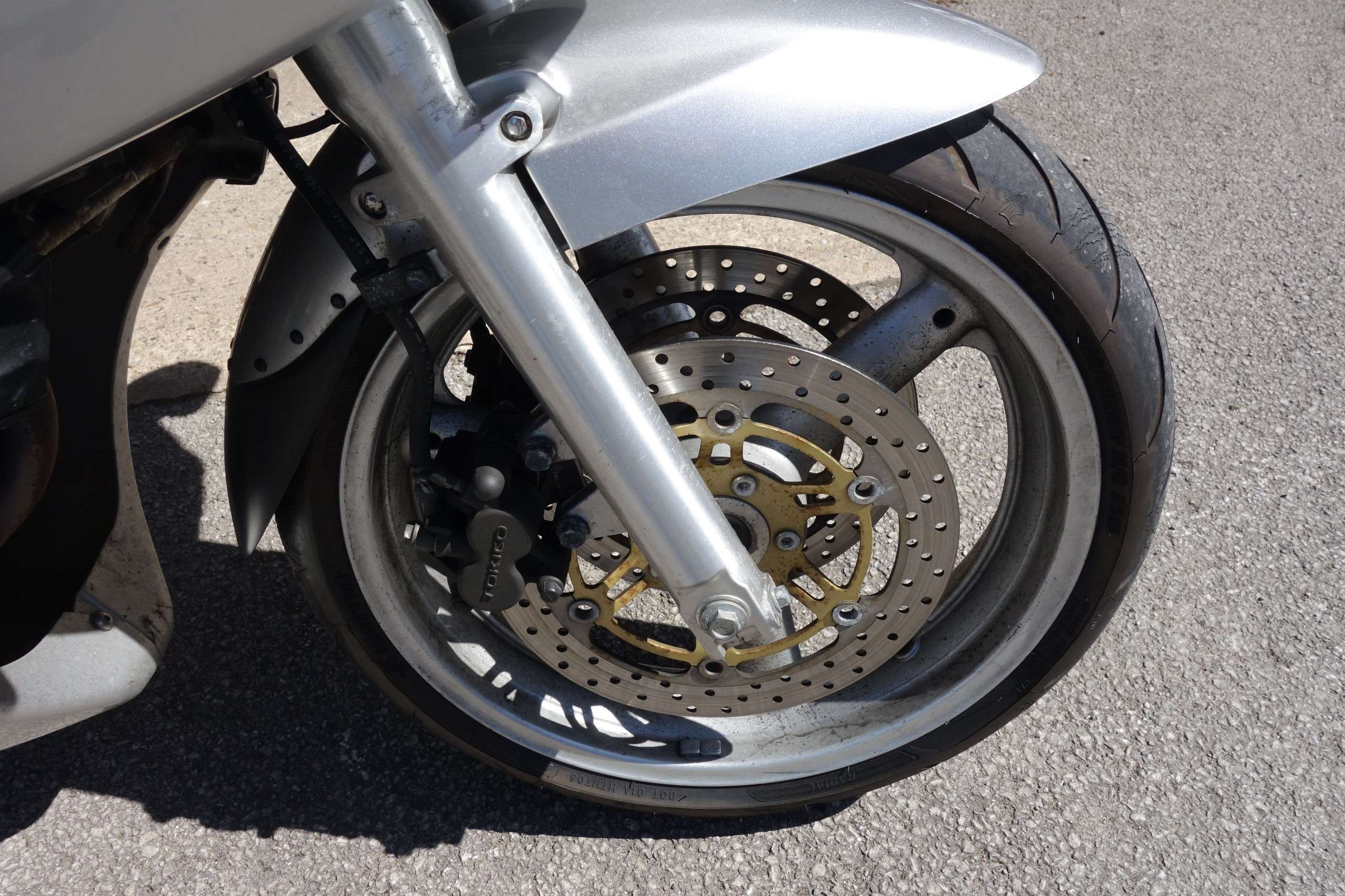 A 2002 SUZUKI SV 650 S K A 2002 SUZUKI SV 650 S K