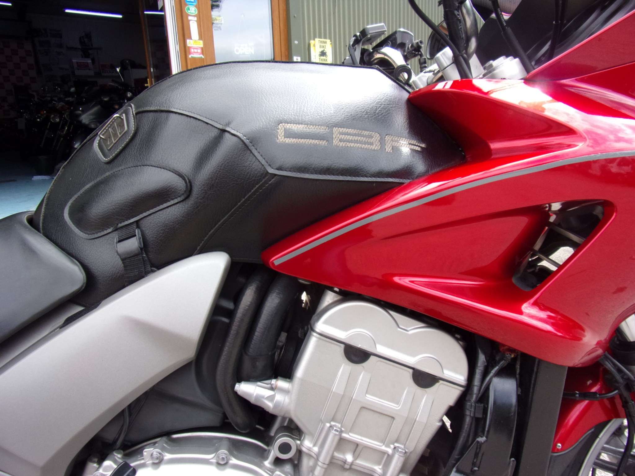 A 2006 HONDA CBF CBF 1000 A-7 A 2006 HONDA CBF CBF 1000 A-7