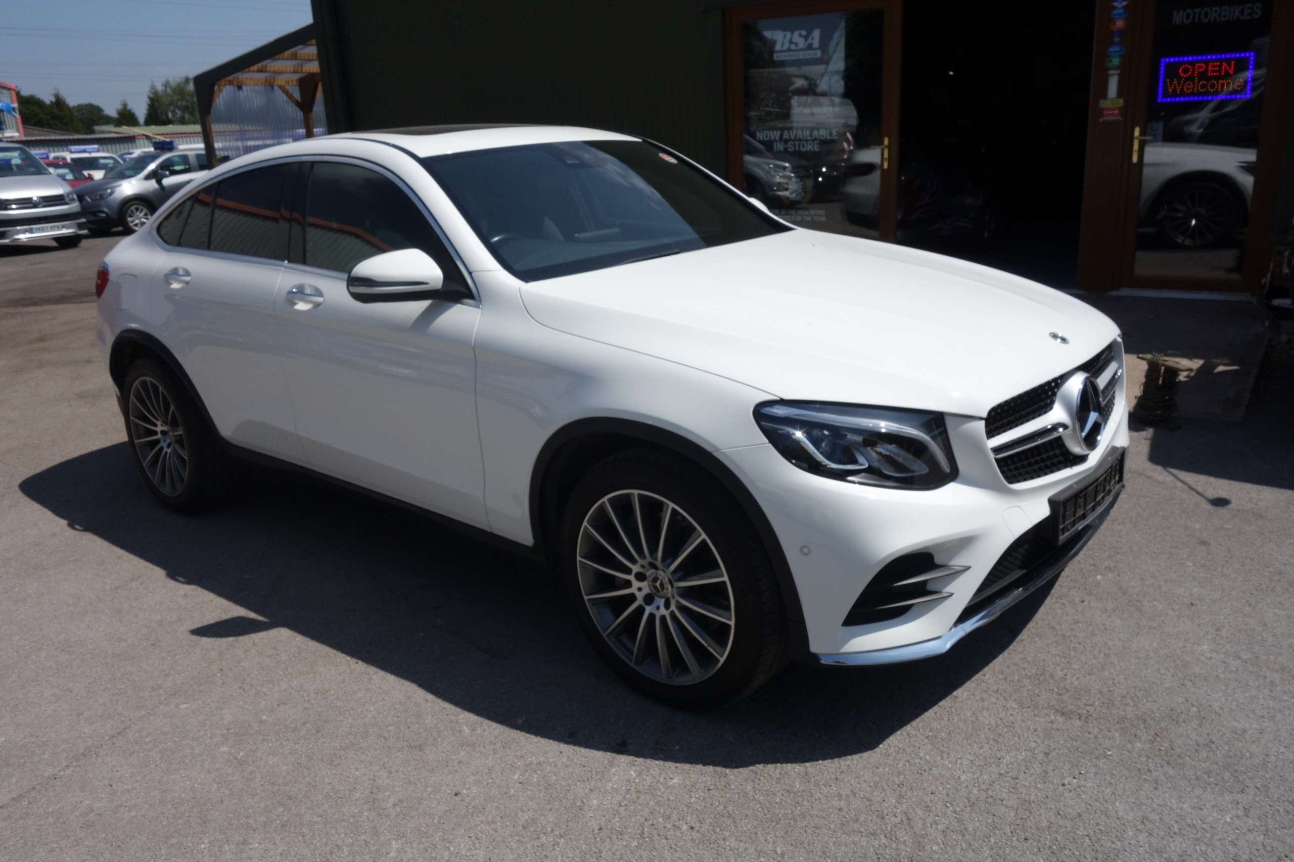 A 2018 MERCEDES-BENZ GLC 3.0 GLC350d V6 AMG Line (Premium Plus) Coupe 5dr Diesel G-Tronic+ 4MATIC Euro 6 (s/s) (258 ps) A 2018 MERCEDES-BENZ GLC 3.0 GLC350d V6 AMG Line (Premium Plus) Coupe 5dr Diesel G-Tronic+ 4MATIC Euro 6 (s/s) (258 ps)