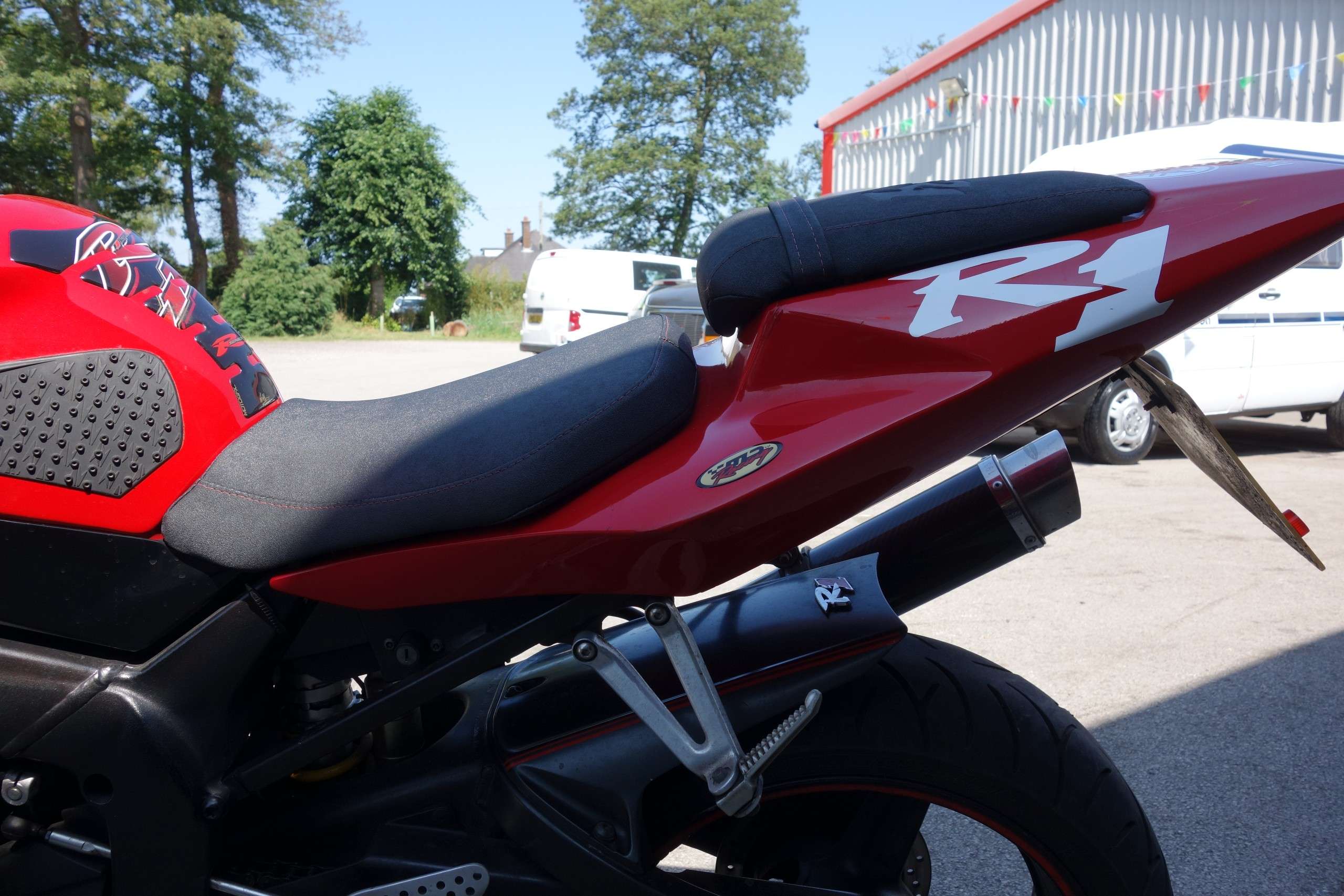 2002 YAMAHA YZF-R1 2002 YAMAHA YZF-R1